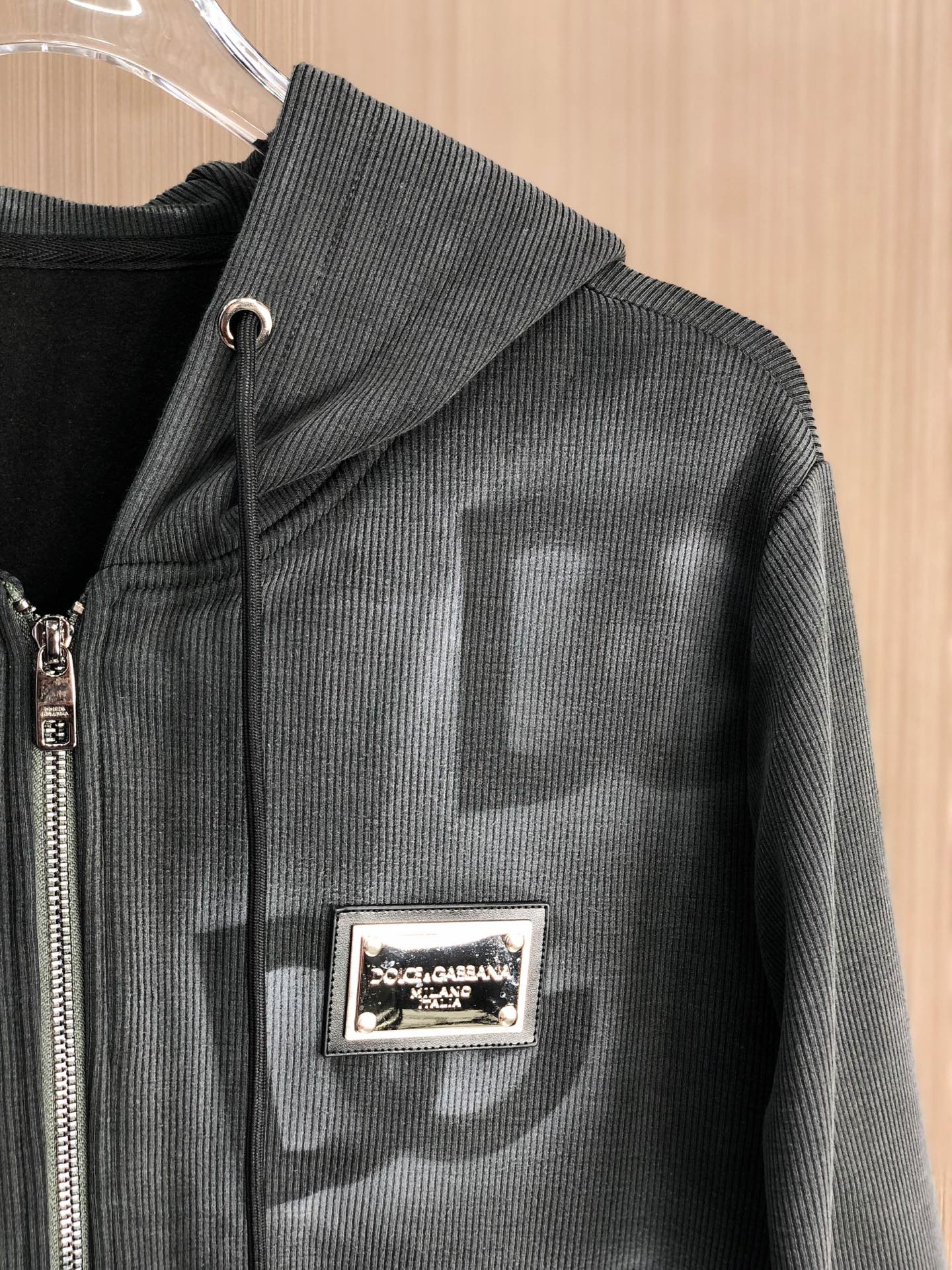 DG *（灰色）（套装可分开）𝟐5𝐬s 秋冬新款 时尚休闲套装 品牌经典LOGO ，舒适度极好，手触感强