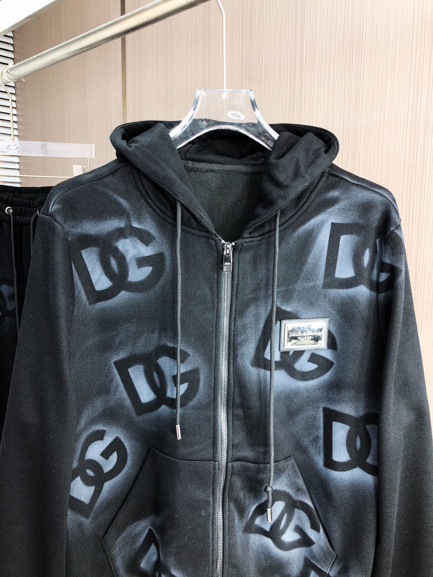 DG*（黑色）（套装可分开）𝟐5𝐬s 秋冬新款 时尚休闲套装 品牌经典LOGO ，舒适度极好，手触感强烈