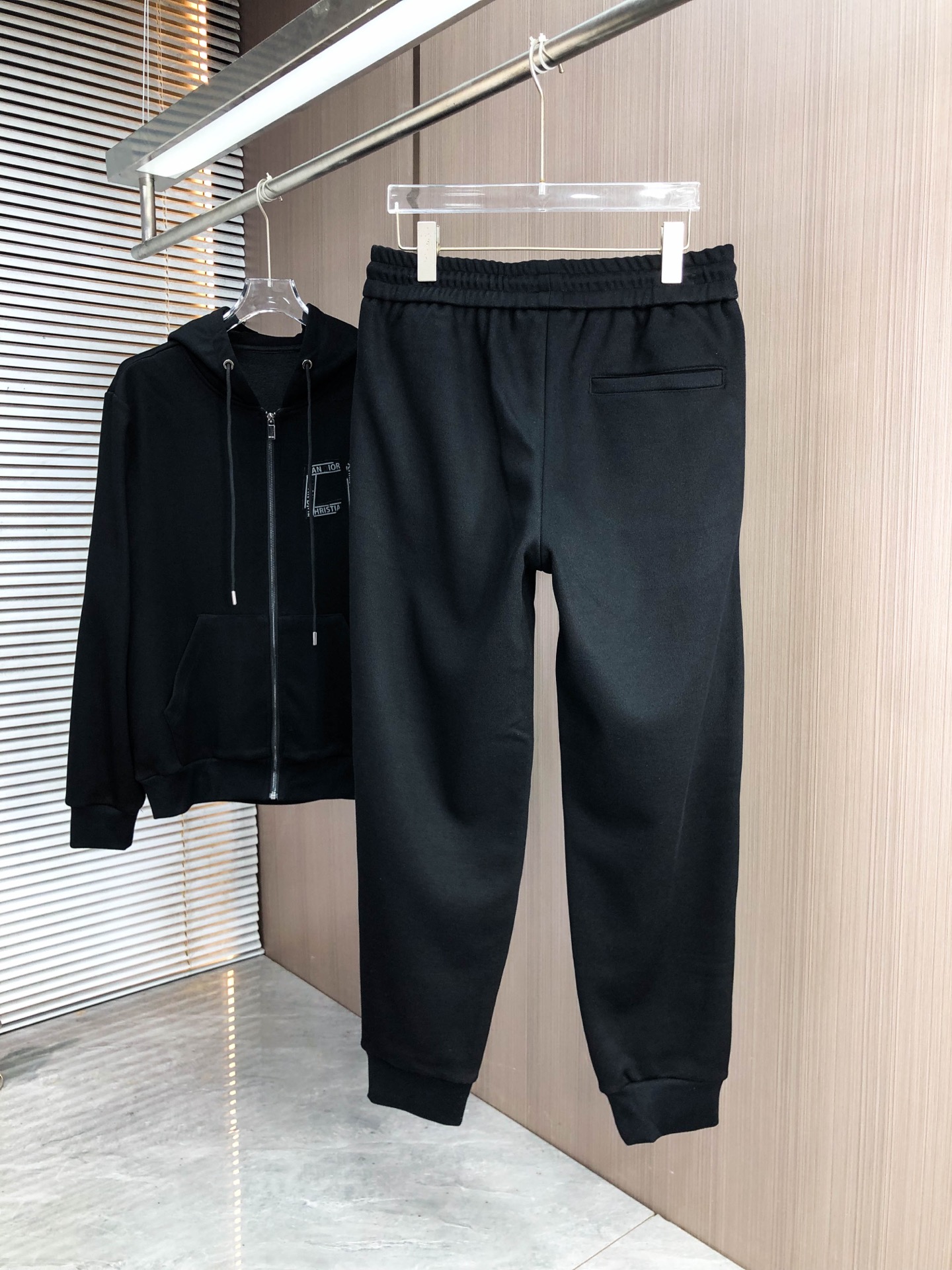 迪奥*（套装可分开）𝟐5𝐬s 秋冬新款 时尚休闲套装 品牌经典LOGO ，舒适度极好，手触感强烈。辨识度