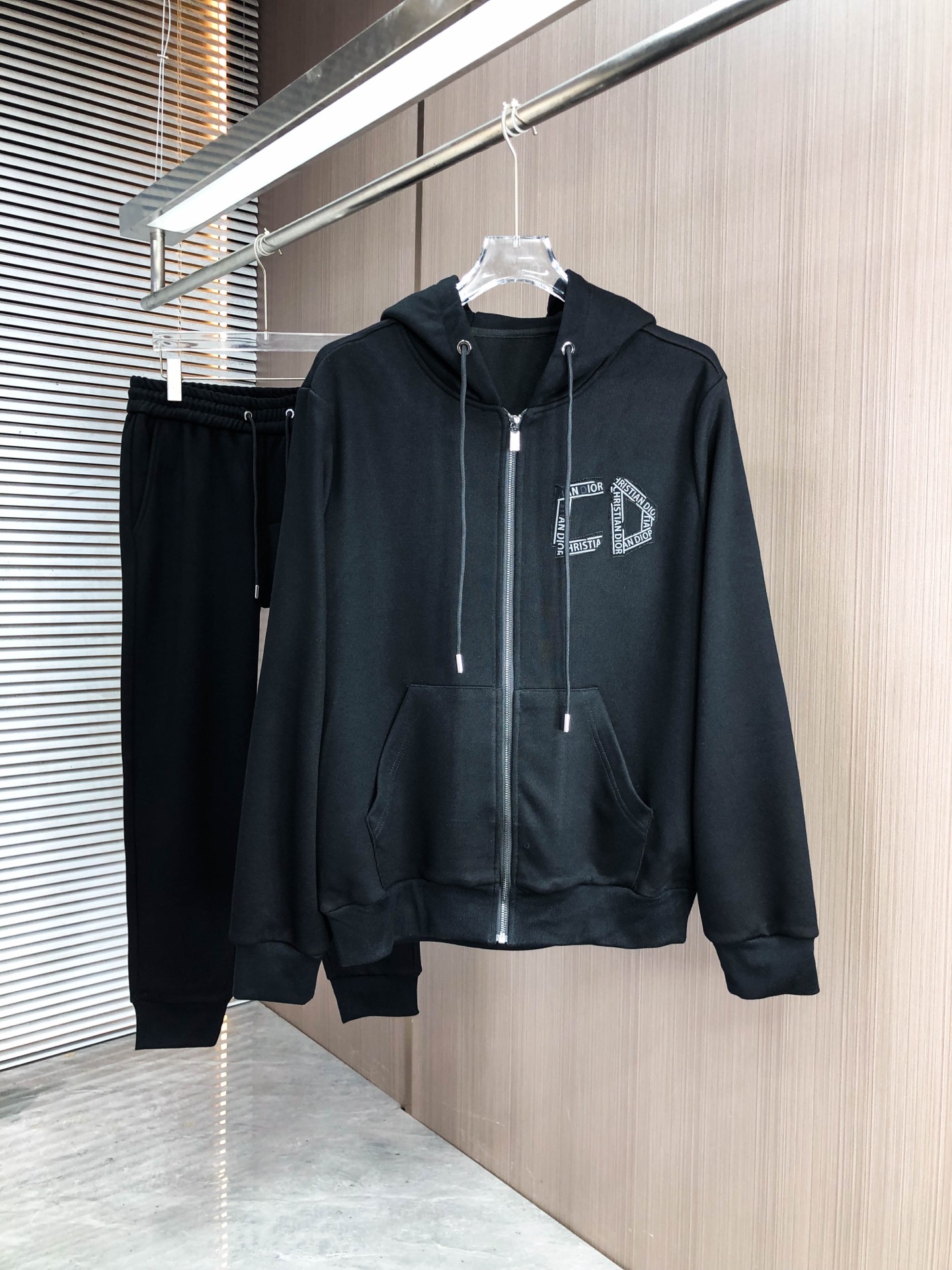 迪奥*（套装可分开）𝟐5𝐬s 秋冬新款 时尚休闲套装 品牌经典LOGO ，舒适度极好，手触感强烈。辨识度