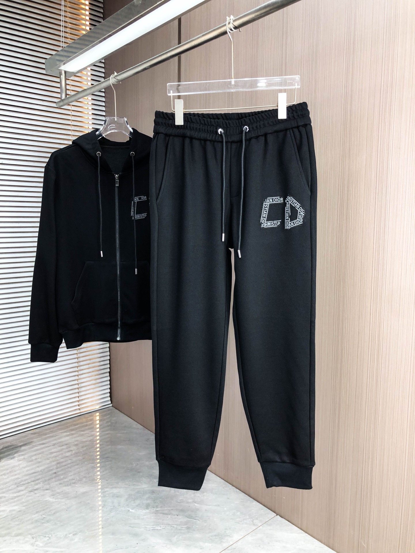 迪奥*（套装可分开）𝟐5𝐬s 秋冬新款 时尚休闲套装 品牌经典LOGO ，舒适度极好，手触感强烈。辨识度