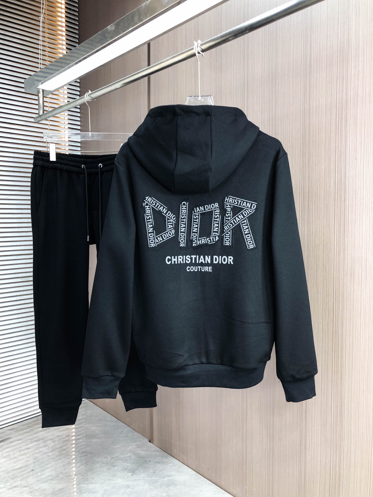 迪奥*（套装可分开）𝟐5𝐬s 秋冬新款 时尚休闲套装 品牌经典LOGO ，舒适度极好，手触感强烈。辨识度