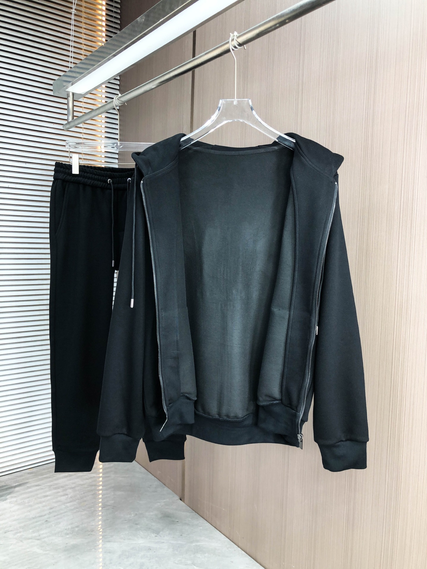 迪奥*（套装可分开）𝟐5𝐬s 秋冬新款 时尚休闲套装 品牌经典LOGO ，舒适度极好，手触感强烈。辨识度