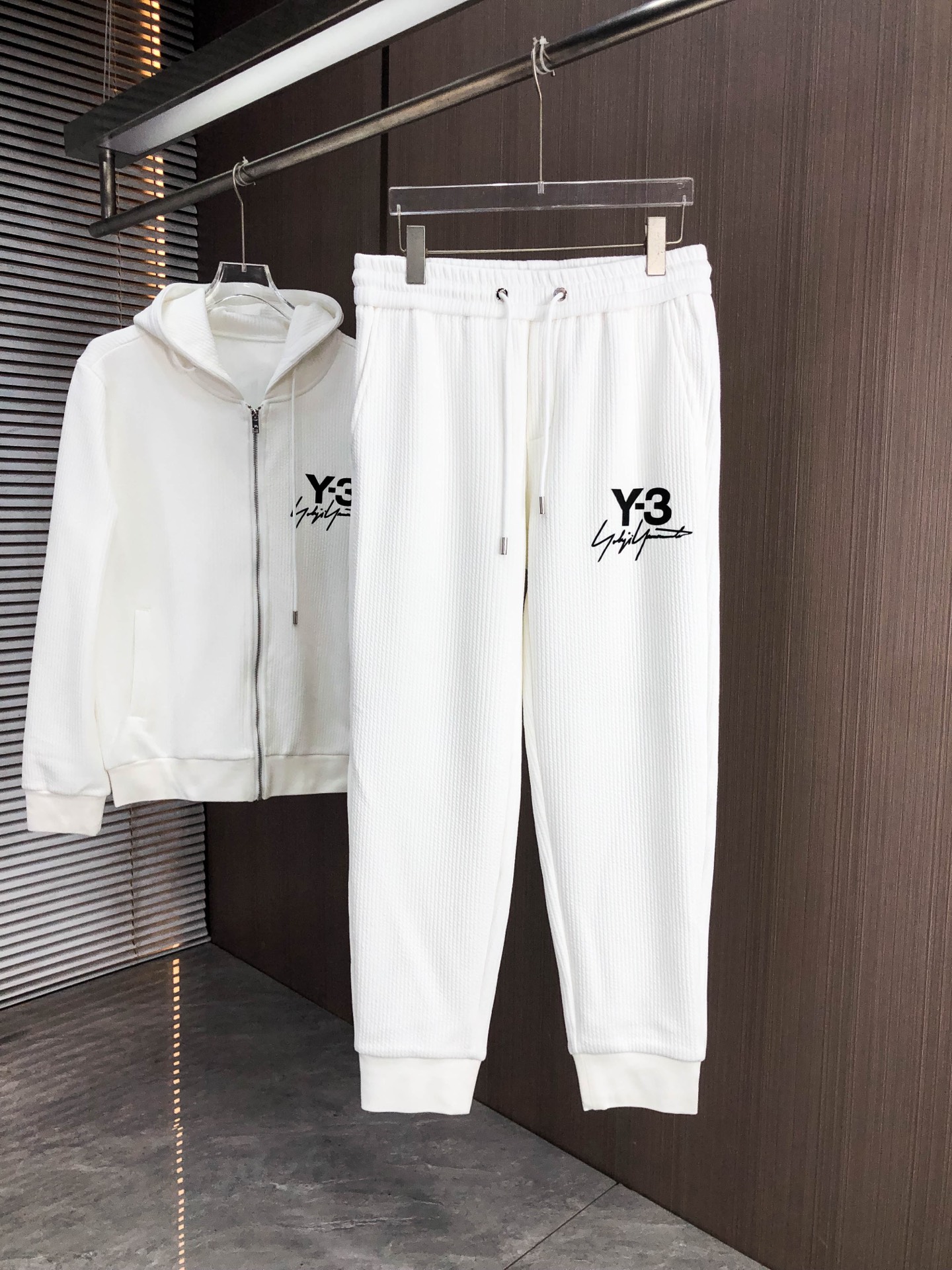 Y-3*（套装可分开）𝟐5𝐬s 秋冬新款 时尚休闲套装 品牌经典LOGO ，舒适度极好，手触感强烈。辨识