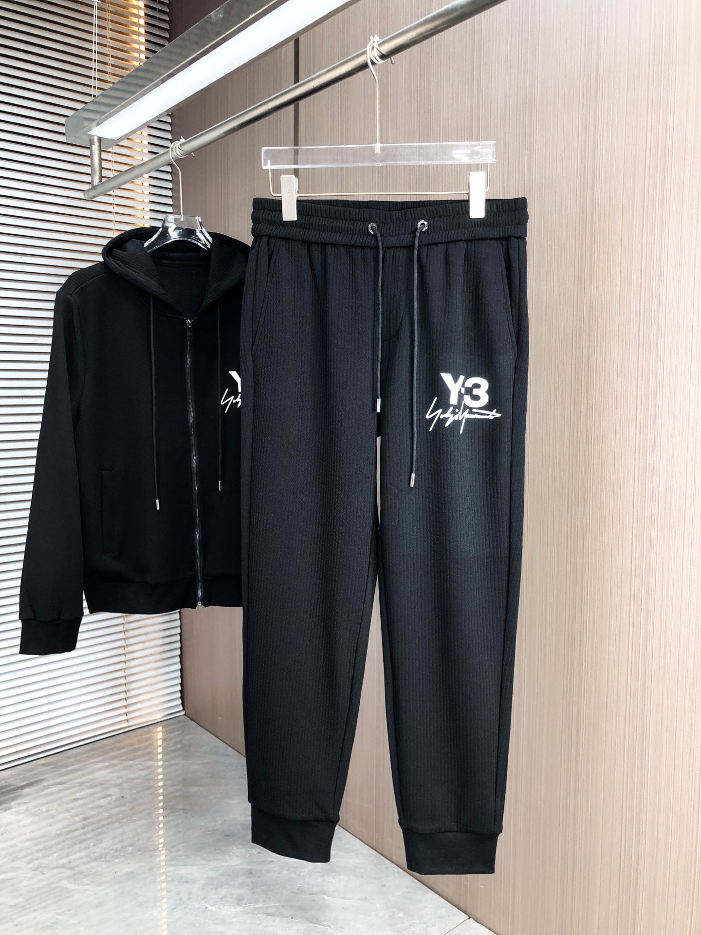 Y-3*（套装可分开）𝟐5𝐬s 秋冬新款 时尚休闲套装 品牌经典LOGO ，舒适度极好，手触感强烈。辨识