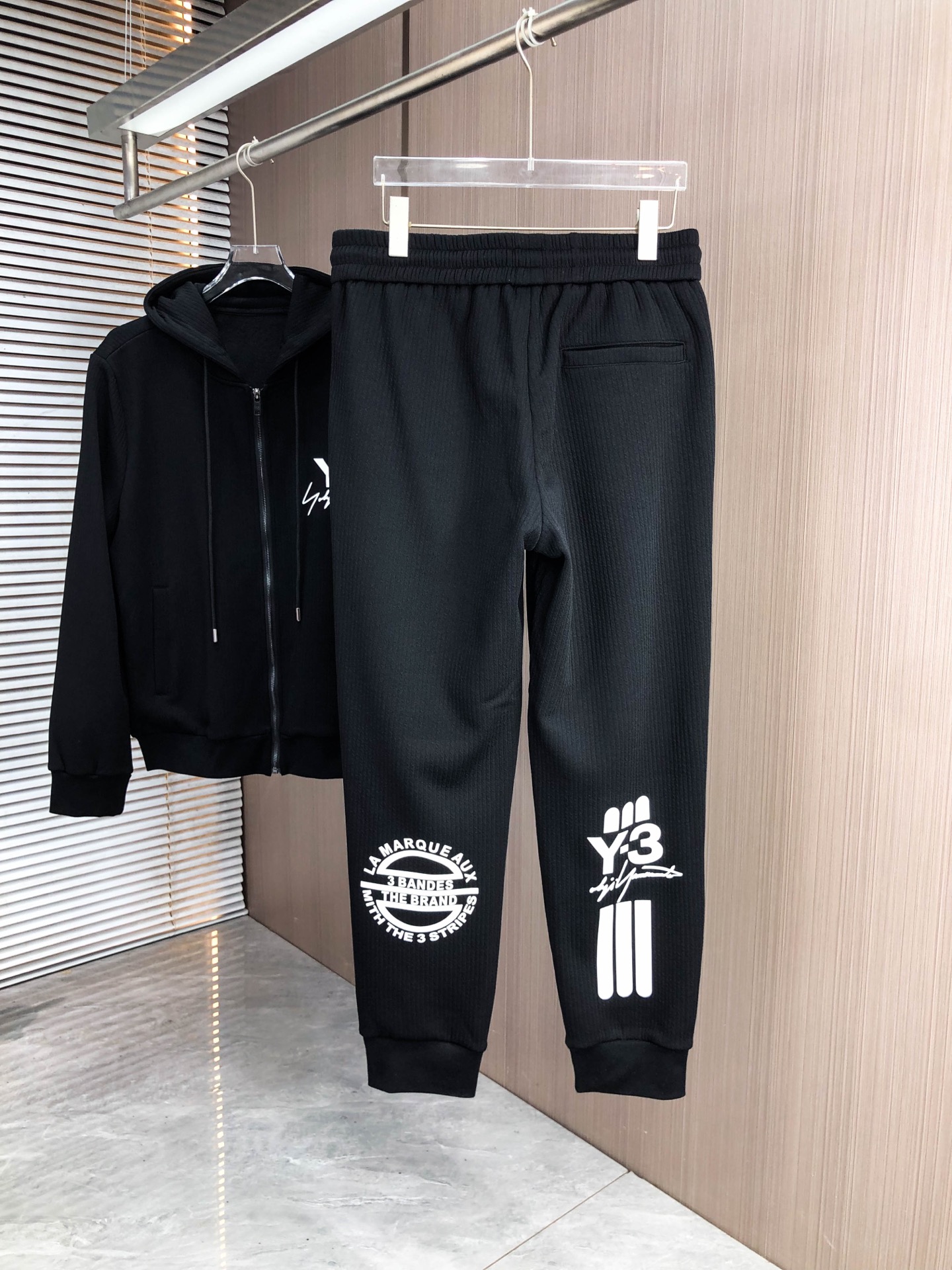 Y-3*（套装可分开）𝟐5𝐬s 秋冬新款 时尚休闲套装 品牌经典LOGO ，舒适度极好，手触感强烈。辨识