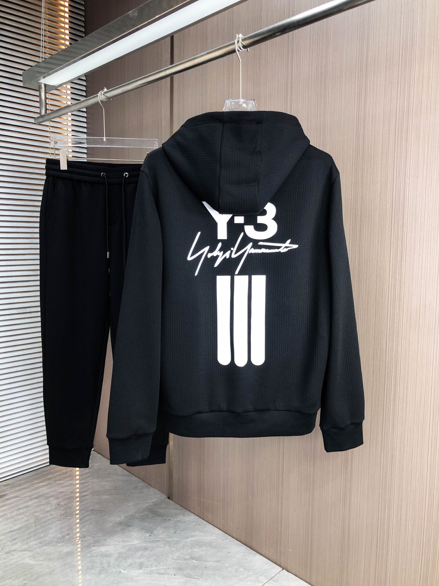 Y-3*（套装可分开）𝟐5𝐬s 秋冬新款 时尚休闲套装 品牌经典LOGO ，舒适度极好，手触感强烈。辨识