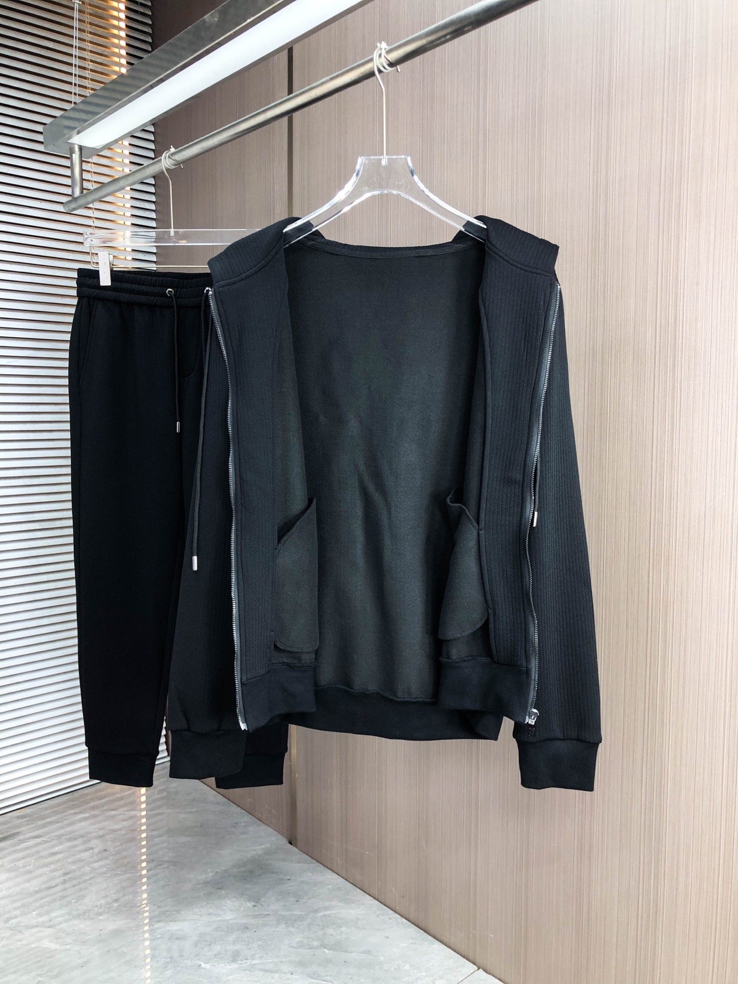 Y-3*（套装可分开）𝟐5𝐬s 秋冬新款 时尚休闲套装 品牌经典LOGO ，舒适度极好，手触感强烈。辨识