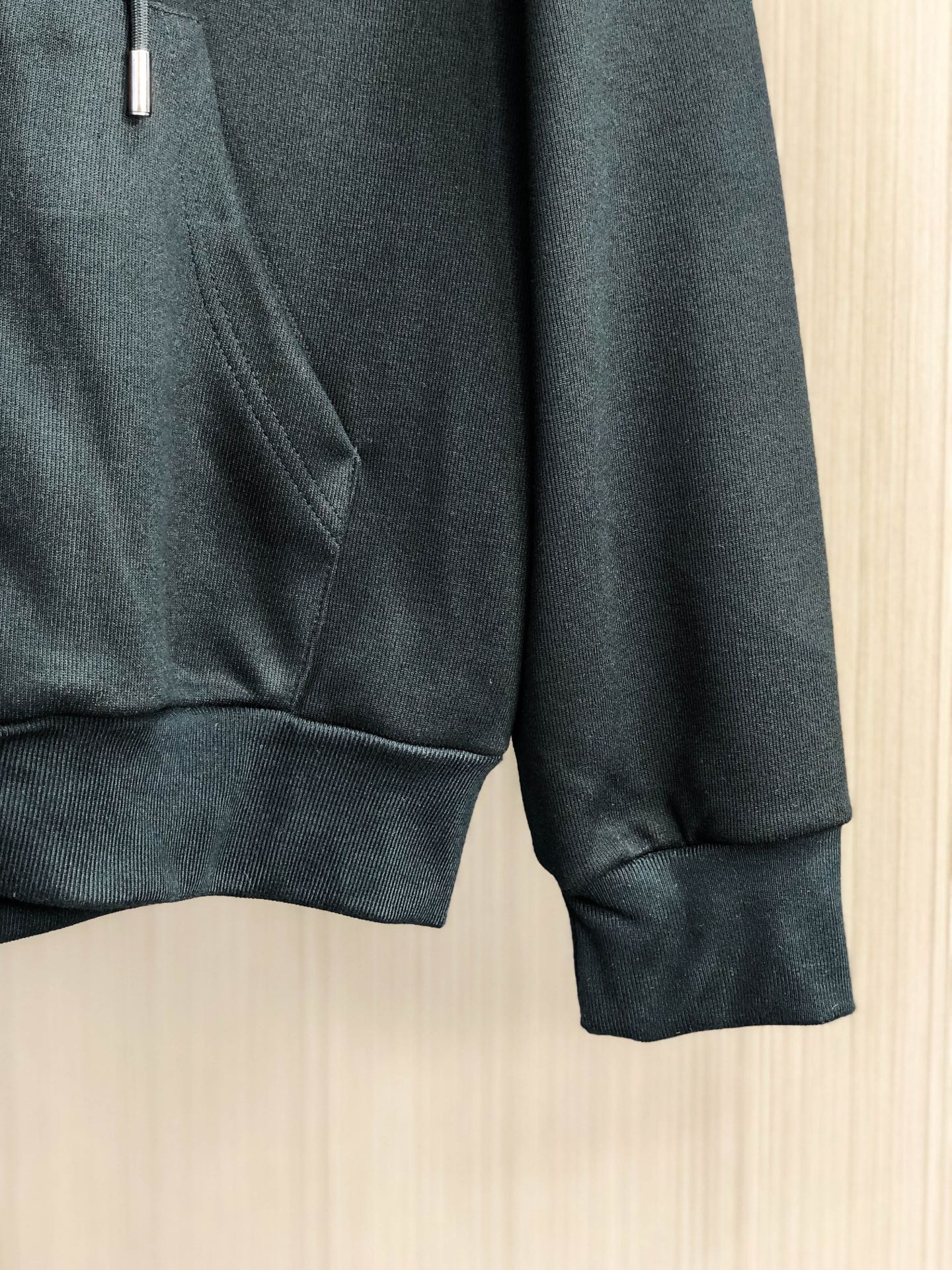 普拉达*（套装可分开）𝟐5𝐬s 秋冬新款 时尚休闲套装 品牌经典LOGO ，舒适度极好，手触感强烈。辨识