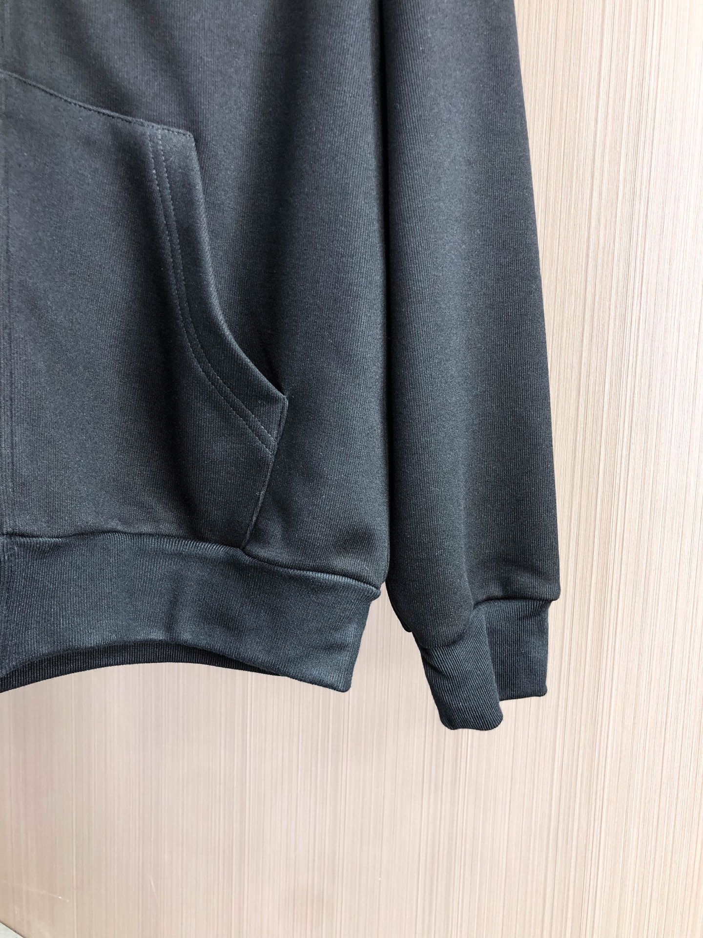 H家*（套装可分开）𝟐5𝐬s 秋冬新款 时尚休闲套装 品牌经典LOGO ，舒适度极好，手触感强烈。辨识度