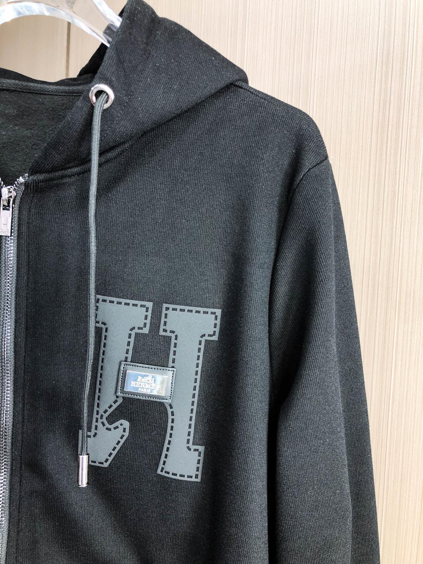 H家*（套装可分开）𝟐5𝐬s 秋冬新款 时尚休闲套装 品牌经典LOGO ，舒适度极好，手触感强烈。辨识度