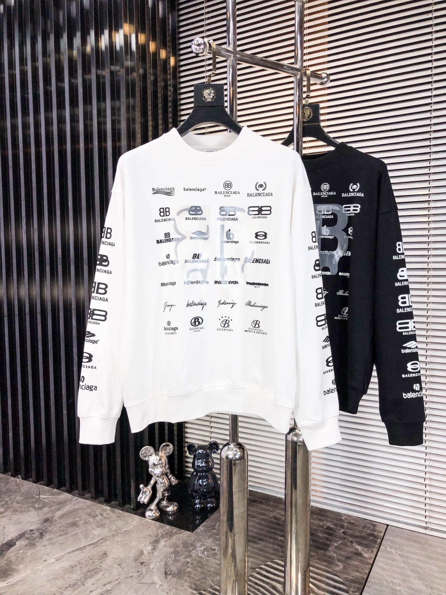 巴黎世家 25秋冬系列卫衣400克毛圈面料 经典印花工艺 手感舒适 百搭休闲卫衣 码数：S-4XL颜色：