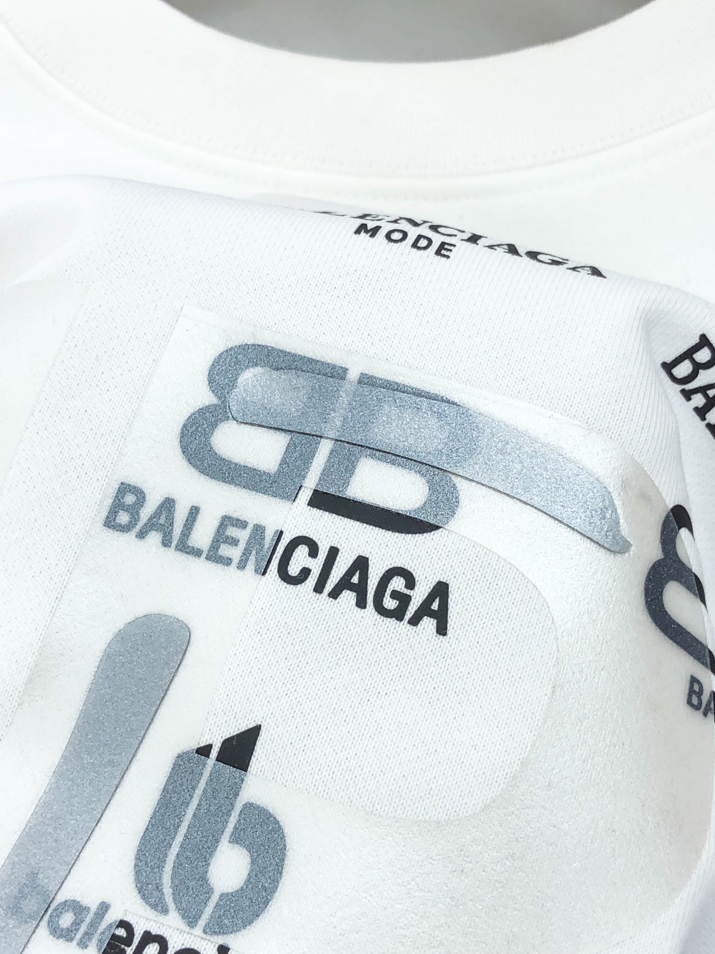 巴黎世家 25秋冬系列卫衣400克毛圈面料 经典印花工艺 手感舒适 百搭休闲卫衣 码数：S-4XL颜色：