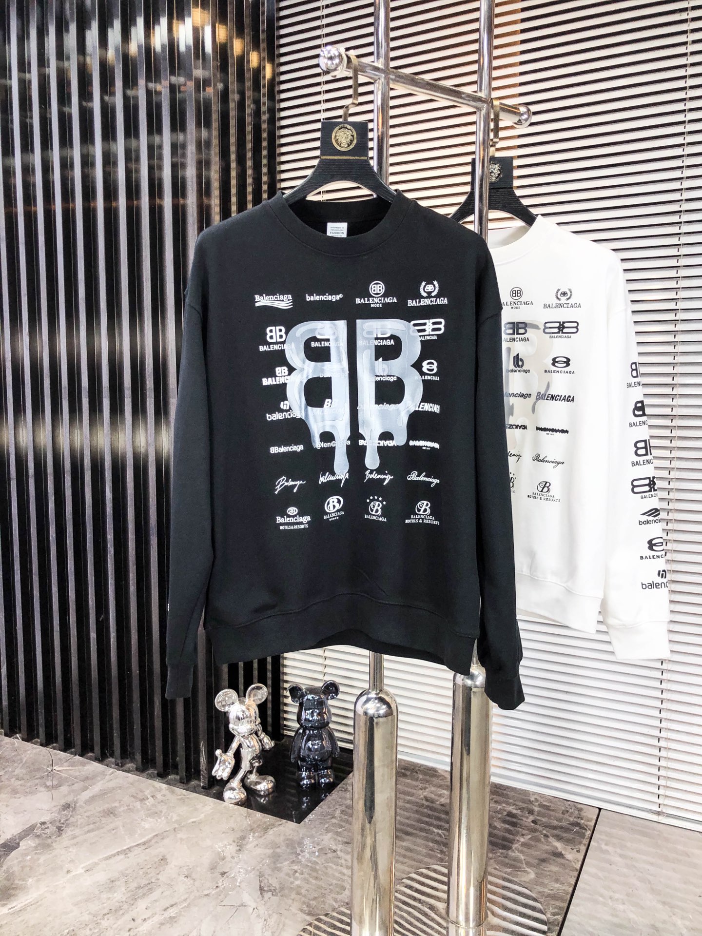 巴黎世家 25秋冬系列卫衣400克毛圈面料 经典印花工艺 手感舒适 百搭休闲卫衣 码数：S-4XL颜色：