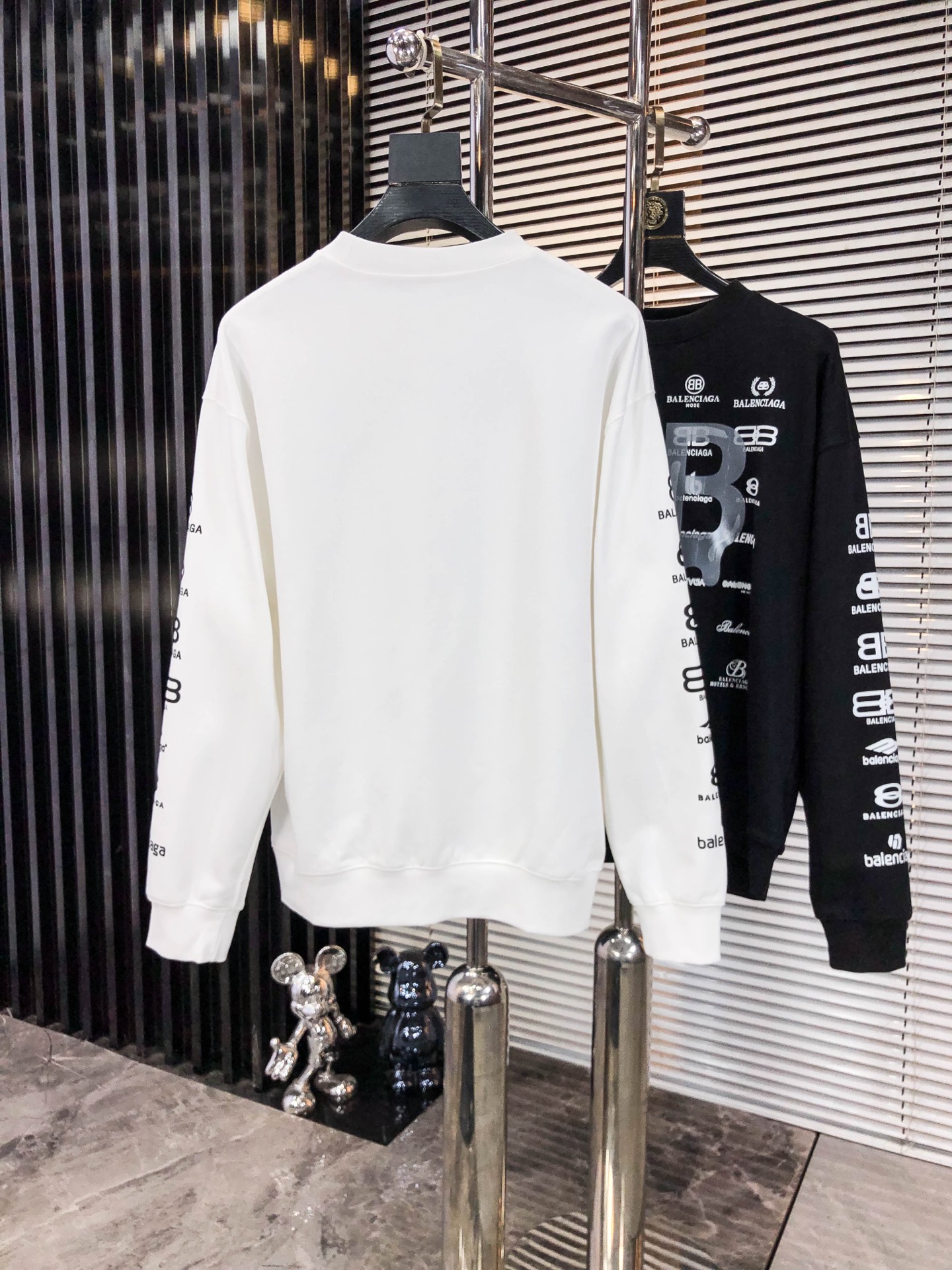 巴黎世家 25秋冬系列卫衣400克毛圈面料 经典印花工艺 手感舒适 百搭休闲卫衣 码数：S-4XL颜色：