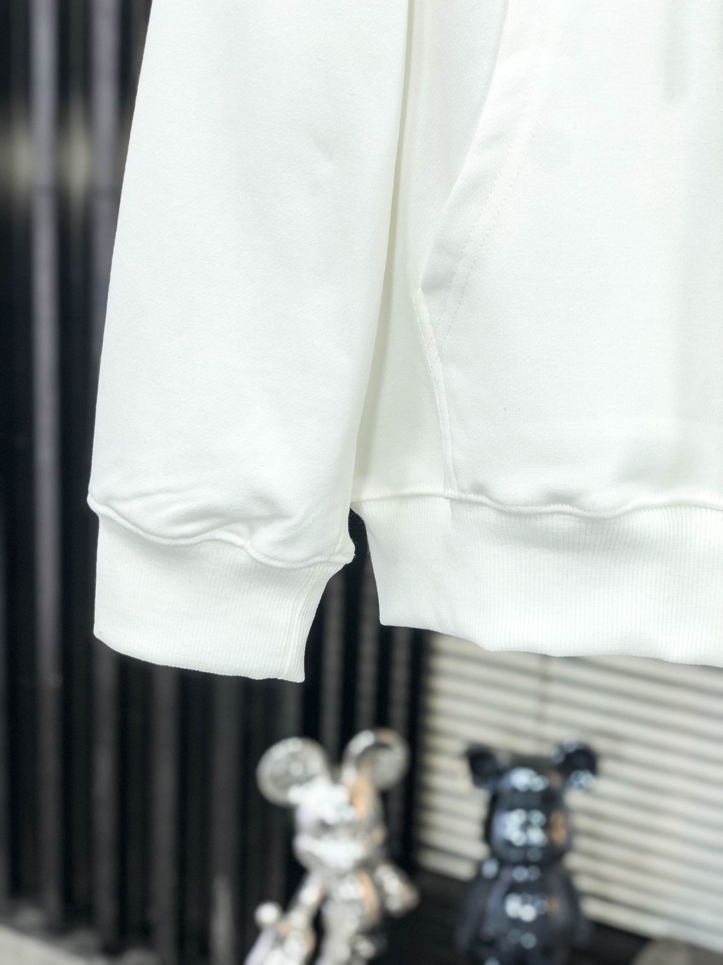 巴黎世家 25秋冬系列卫衣400克毛圈面料 经典贴布手绘工艺 手感舒适 百搭休闲带帽卫衣 码数：S-4X