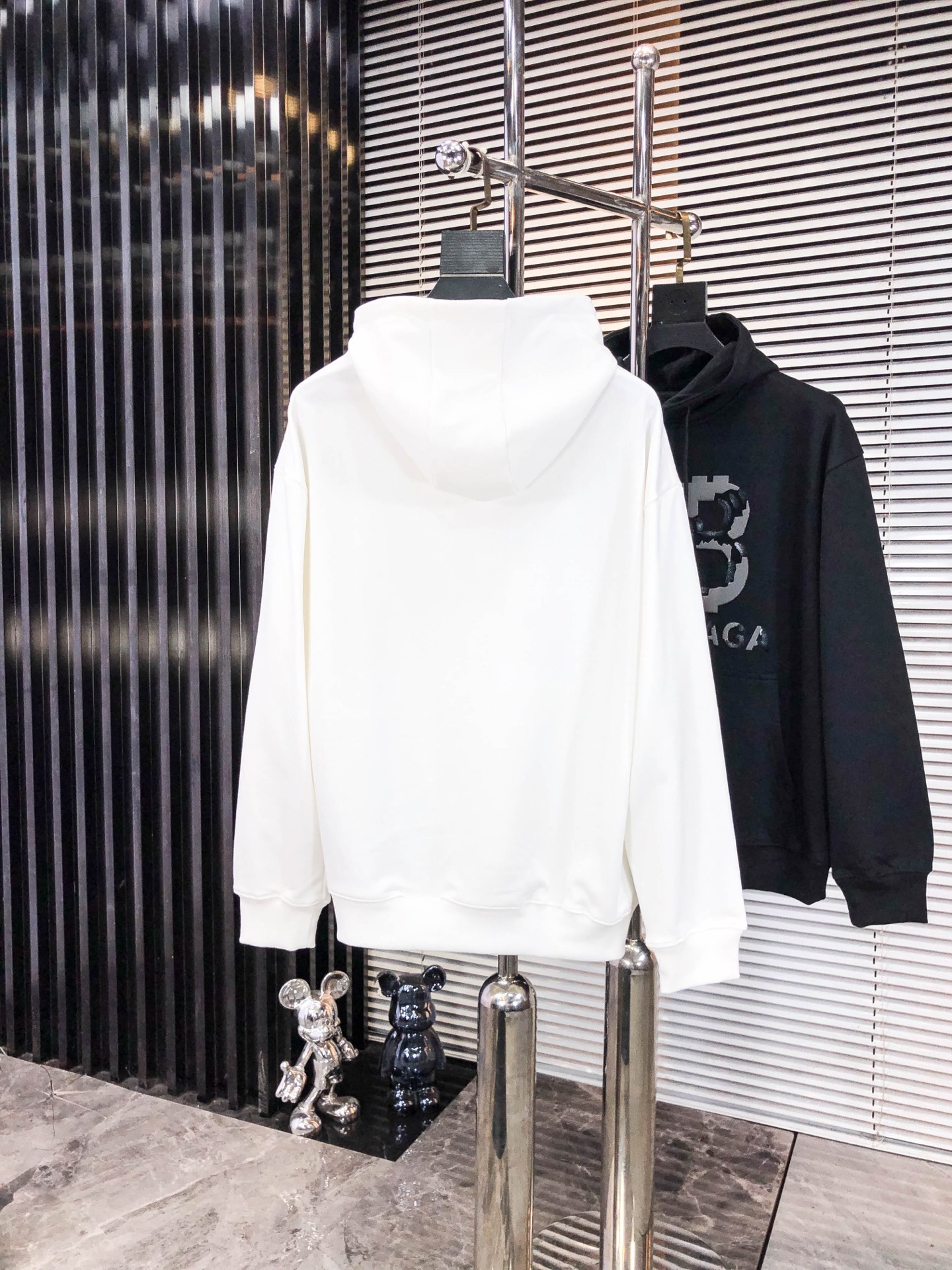 巴黎世家 25秋冬系列卫衣400克毛圈面料 经典贴布手绘工艺 手感舒适 百搭休闲带帽卫衣 码数：S-4X