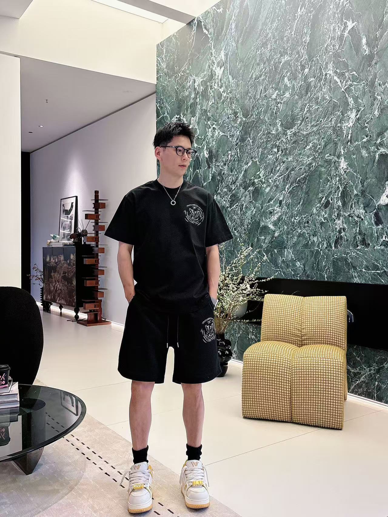 LV * 𝟐6𝐬s 春夏 短袖套装 （可分开） 微宽松版型 品牌经典LOGO 工艺精致 100%纯棉 休
