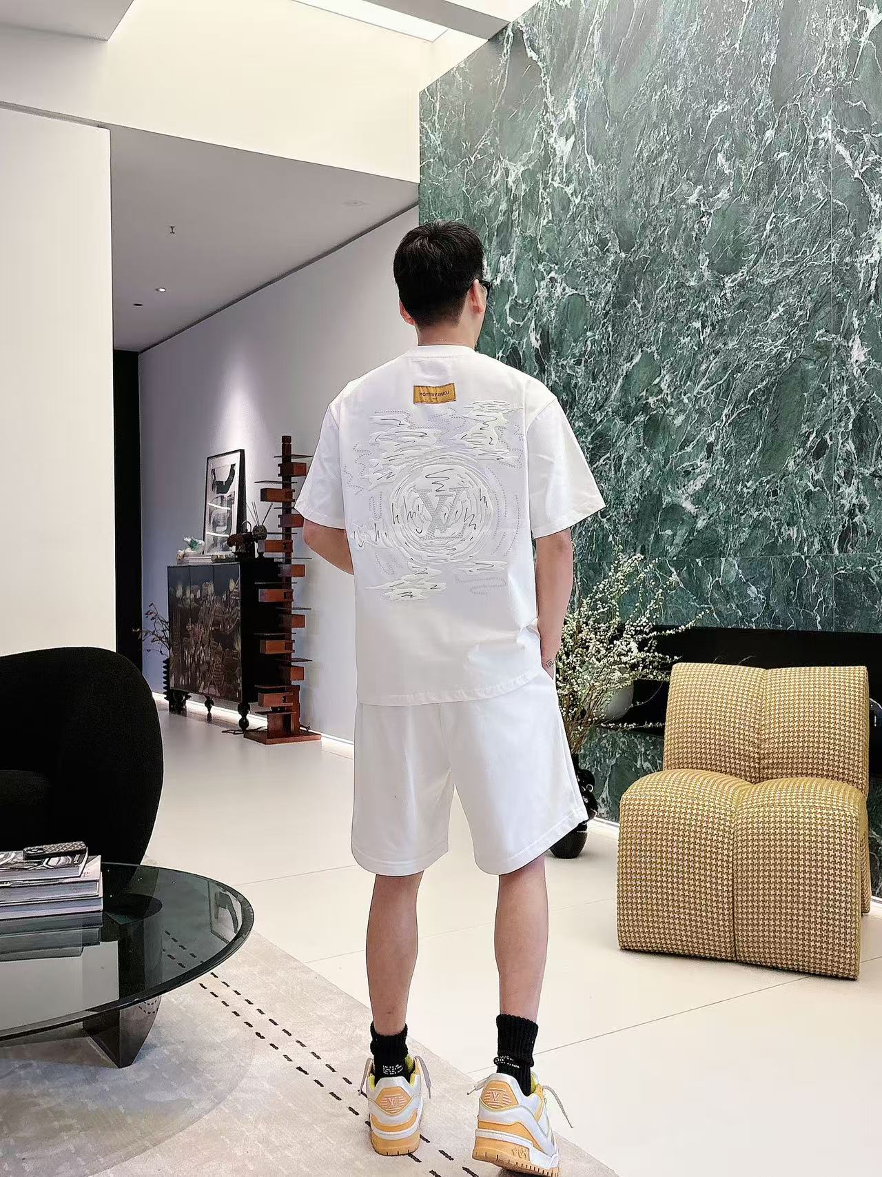 LV * 𝟐6𝐬s 春夏 短袖套装 （可分开） 微宽松版型 品牌经典LOGO 工艺精致 100%纯棉 休