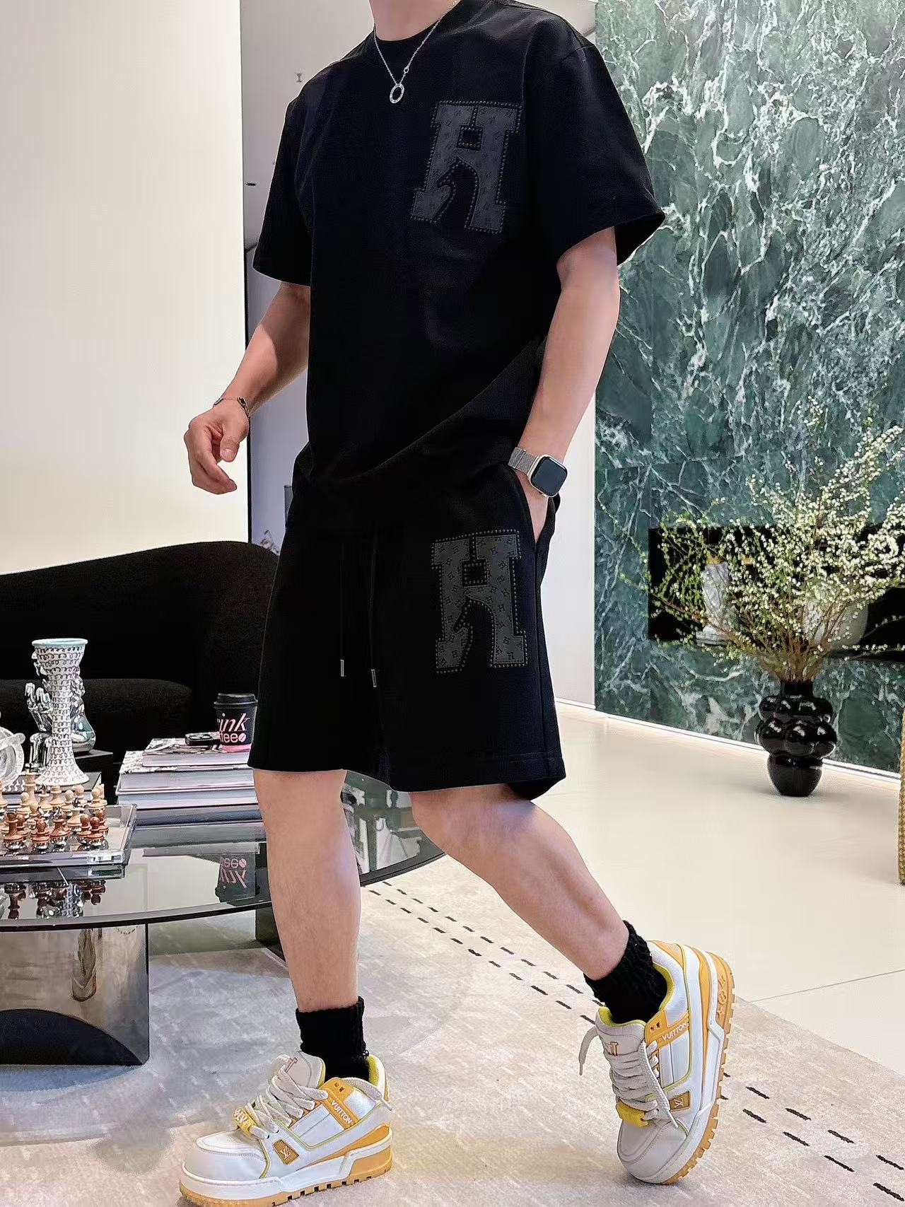 H家* 𝟐6𝐬s 春夏 短袖套装 （可分开） 微宽松版型 品牌经典LOGO 工艺精致 100%纯棉 休闲