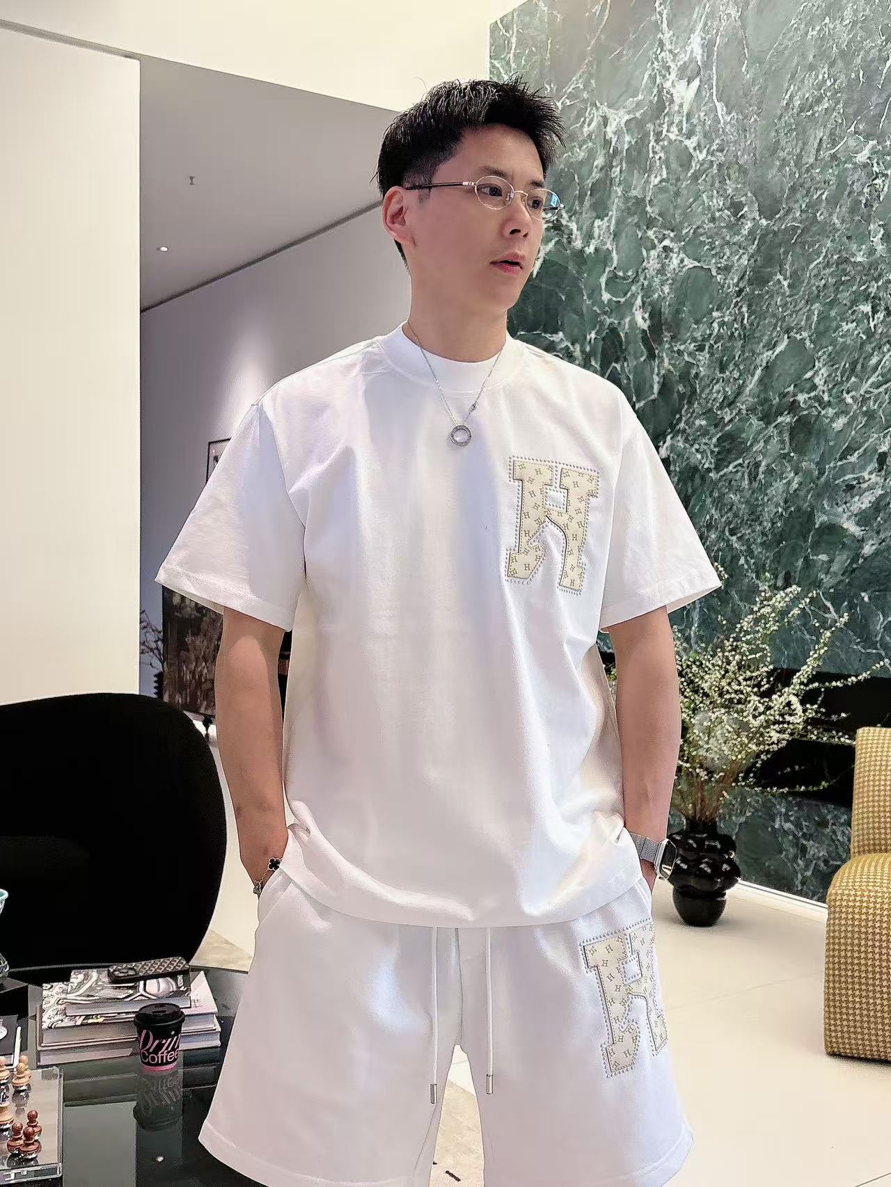 H家 * 𝟐6𝐬s 春夏 短袖套装 （可分开） 微宽松版型 品牌经典LOGO 工艺精致 100%纯棉 休