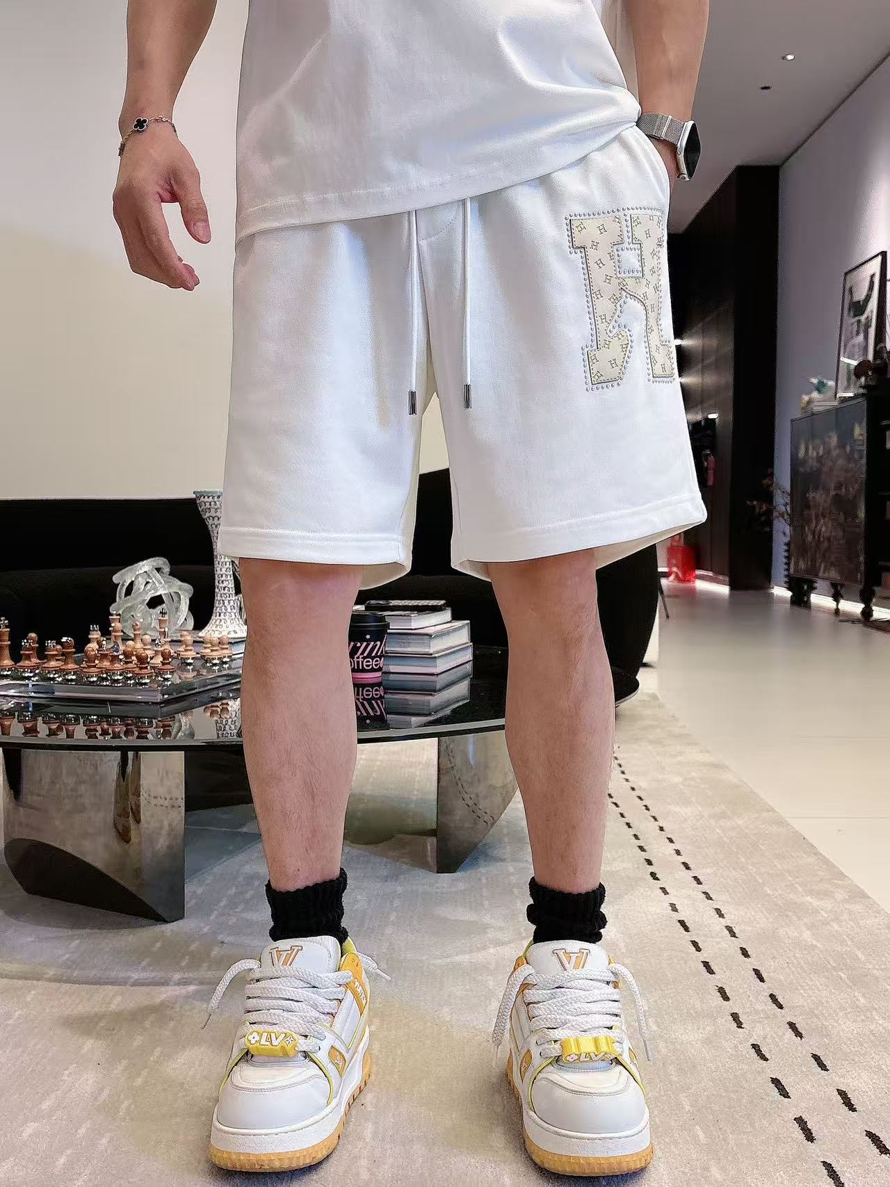 H家 * 𝟐6𝐬s 春夏 短袖套装 （可分开） 微宽松版型 品牌经典LOGO 工艺精致 100%纯棉 休