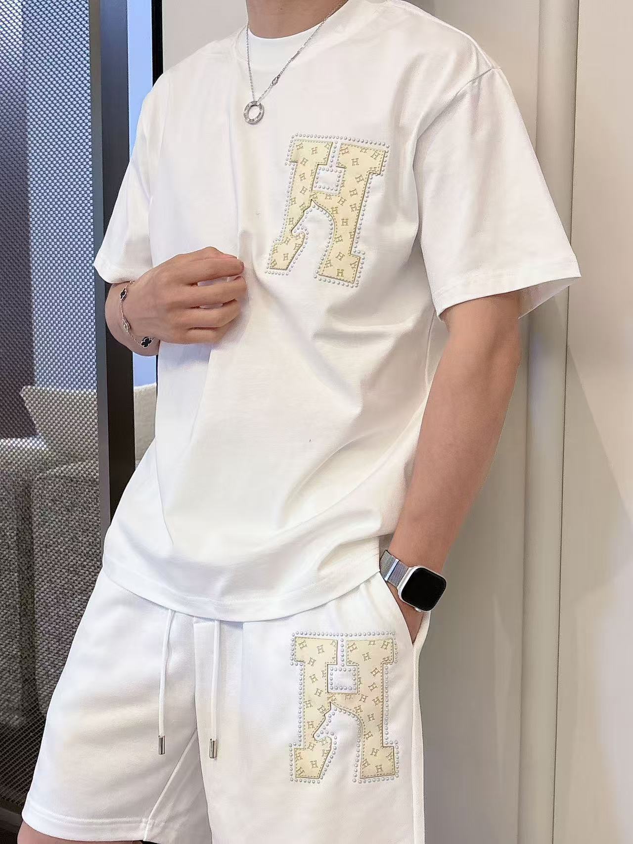H家 * 𝟐6𝐬s 春夏 短袖套装 （可分开） 微宽松版型 品牌经典LOGO 工艺精致 100%纯棉 休