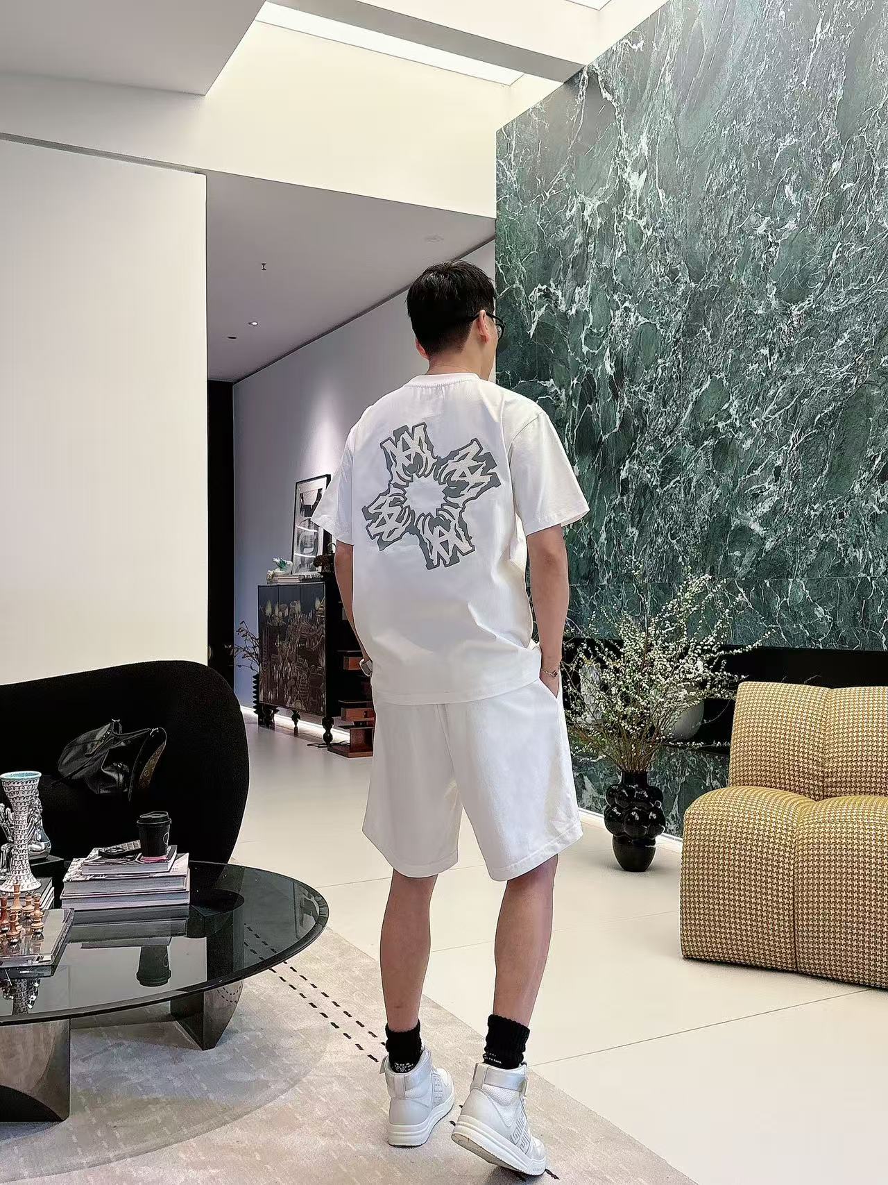 AMIRI * 𝟐6𝐬s 春夏 短袖套装 （可分开） 微宽松版型 品牌经典LOGO 工艺精致 100%纯