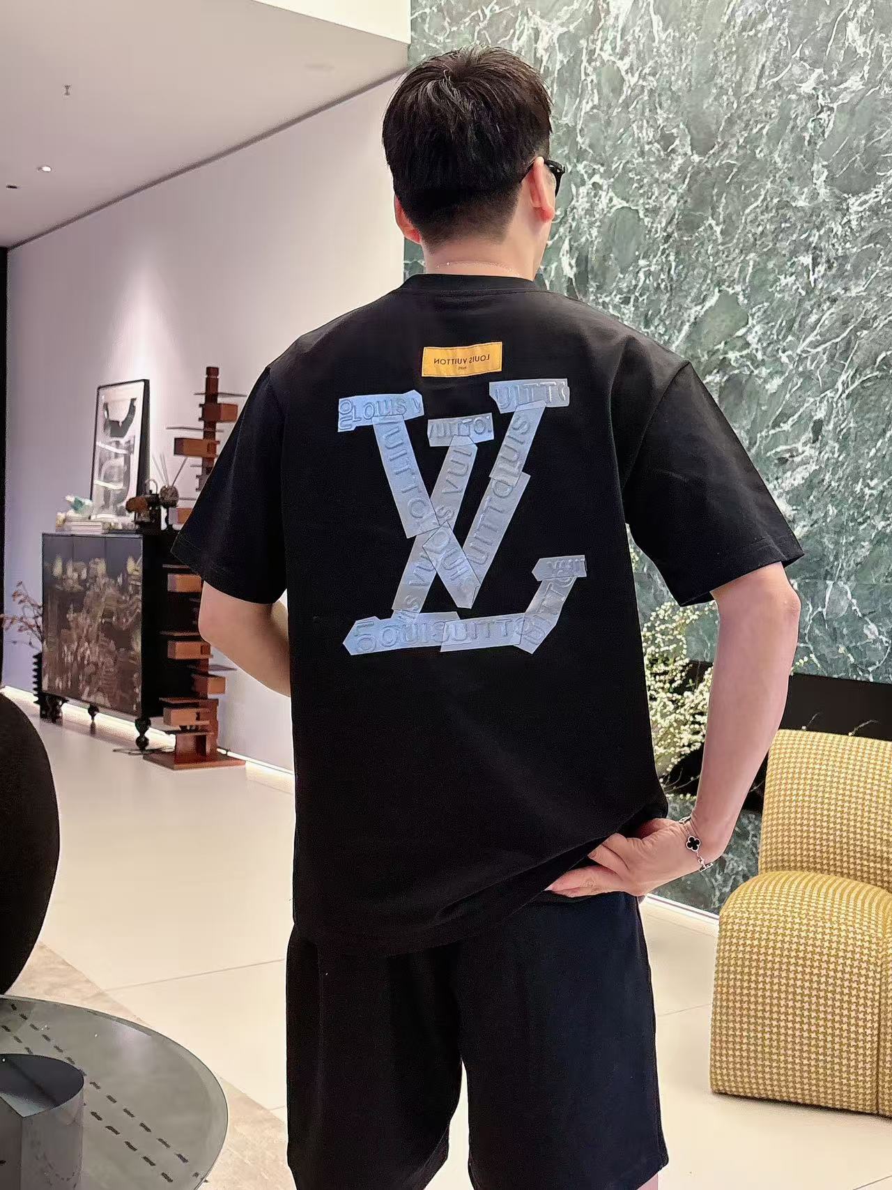 LV* 𝟐6𝐬s 春夏 短袖套装 （可分开） 微宽松版型 品牌经典LOGO 工艺精致 100%纯棉 休闲