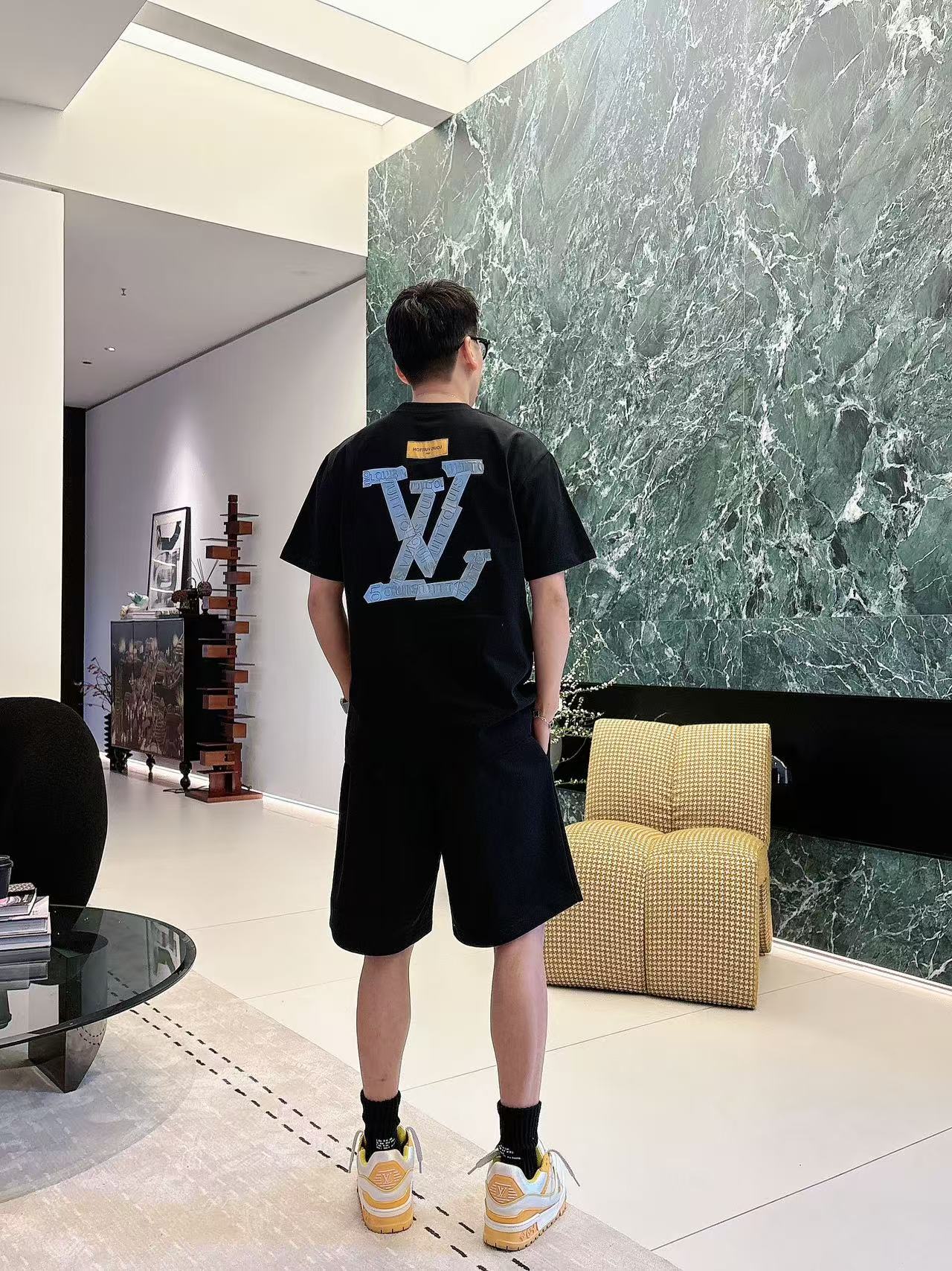 LV* 𝟐6𝐬s 春夏 短袖套装 （可分开） 微宽松版型 品牌经典LOGO 工艺精致 100%纯棉 休闲