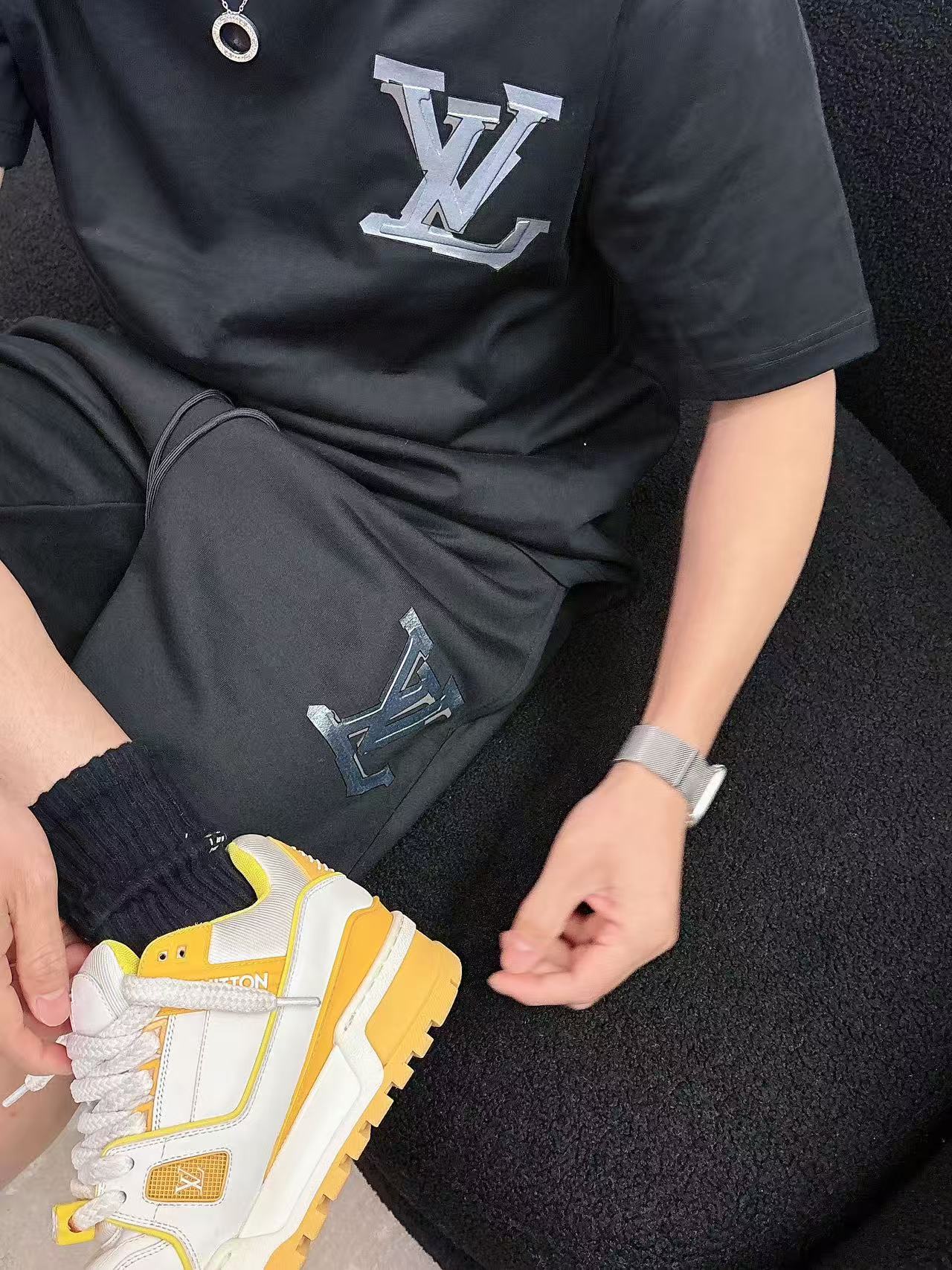 LV* 𝟐6𝐬s 春夏 短袖套装 （可分开） 微宽松版型 品牌经典LOGO 工艺精致 100%纯棉 休闲