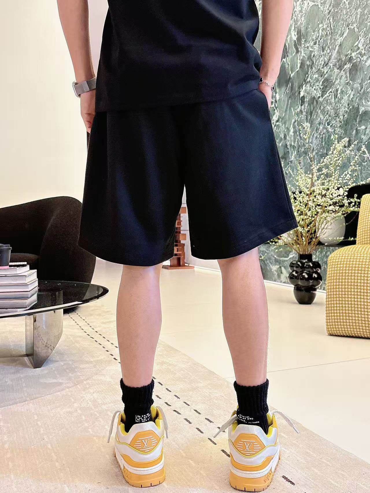 LV* 𝟐6𝐬s 春夏 短袖套装 （可分开） 微宽松版型 品牌经典LOGO 工艺精致 100%纯棉 休闲