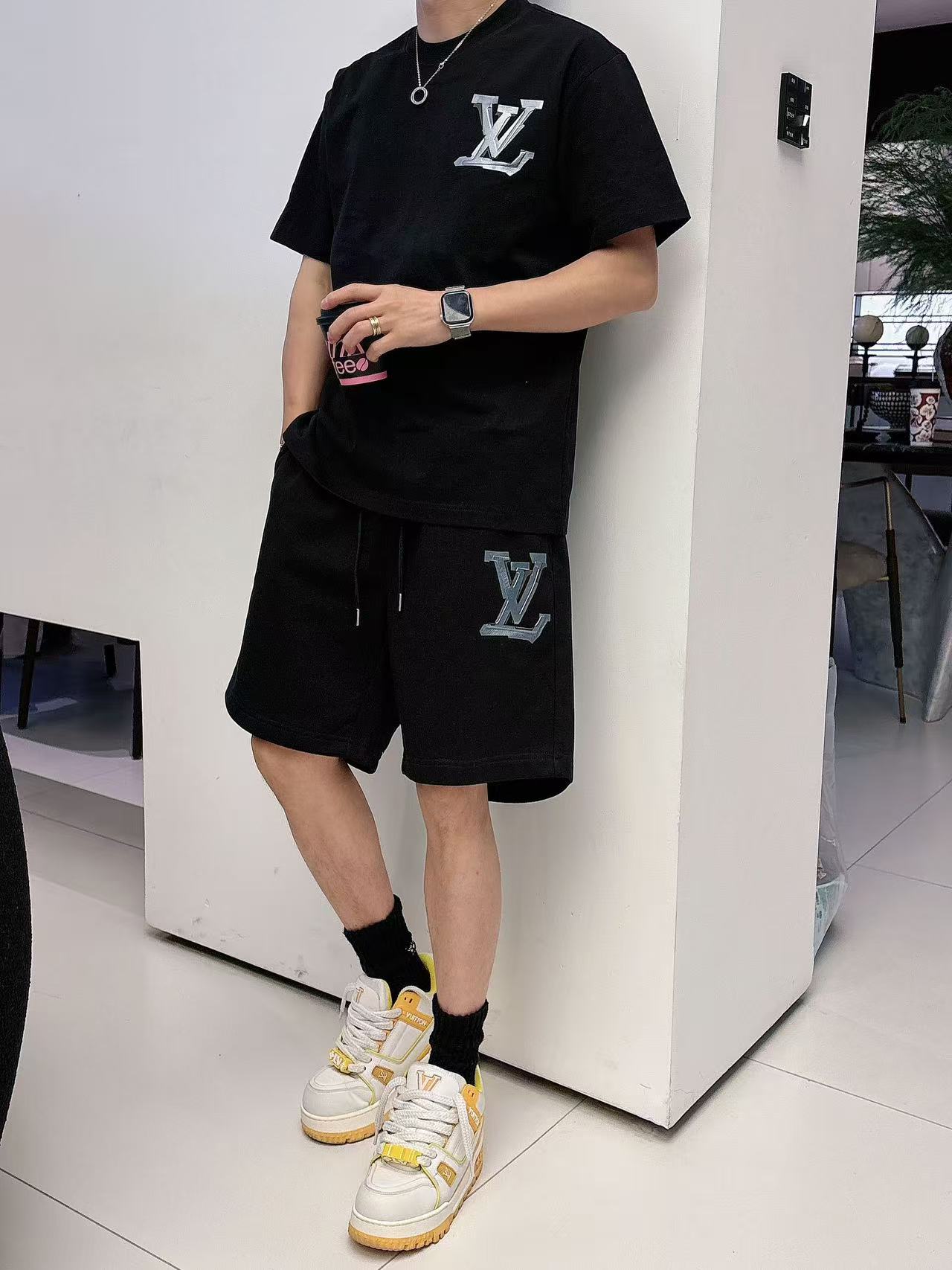 LV* 𝟐6𝐬s 春夏 短袖套装 （可分开） 微宽松版型 品牌经典LOGO 工艺精致 100%纯棉 休闲