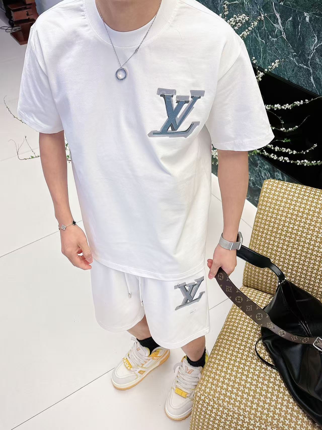 LV * 𝟐6𝐬s 春夏 短袖套装 （可分开） 微宽松版型 品牌经典LOGO 工艺精致 100%纯棉 休