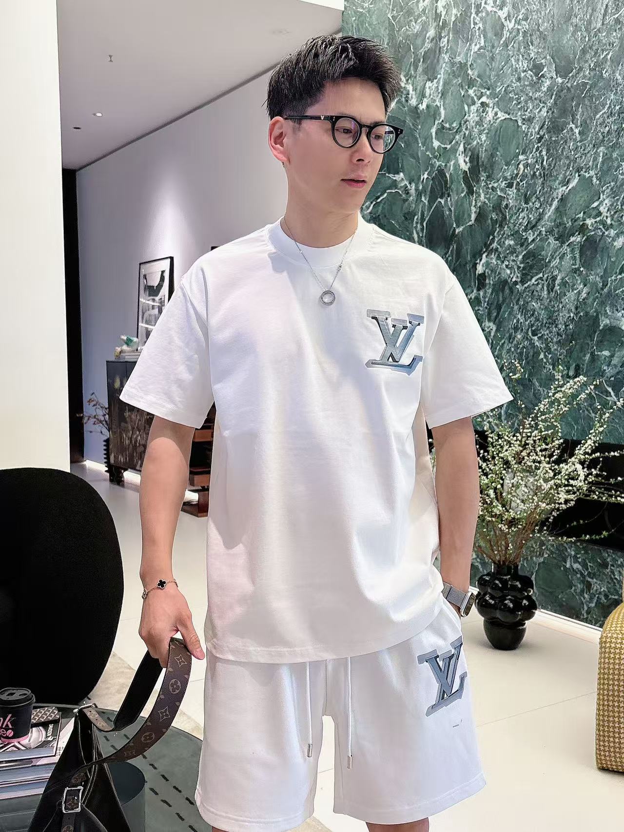 LV * 𝟐6𝐬s 春夏 短袖套装 （可分开） 微宽松版型 品牌经典LOGO 工艺精致 100%纯棉 休
