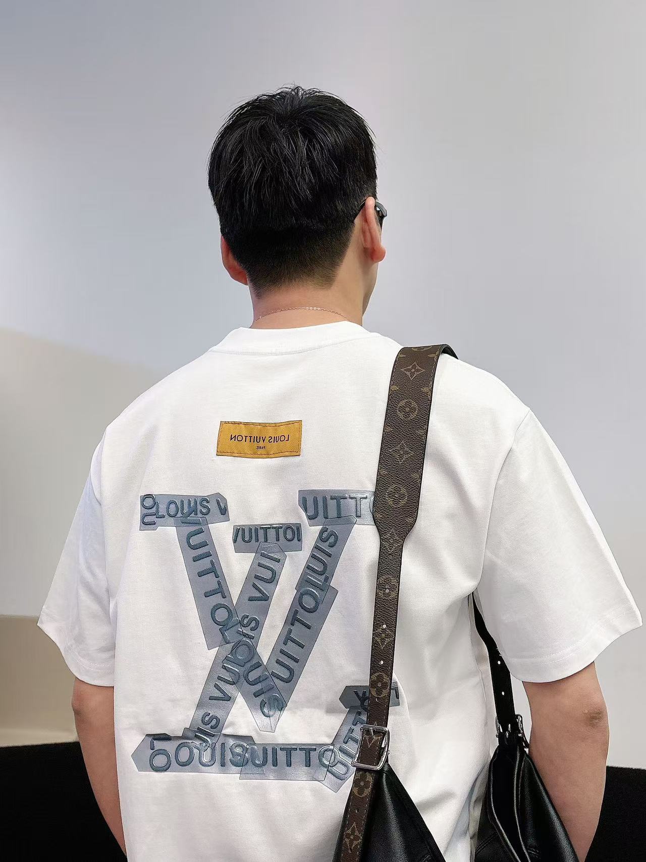 LV * 𝟐6𝐬s 春夏 短袖套装 （可分开） 微宽松版型 品牌经典LOGO 工艺精致 100%纯棉 休