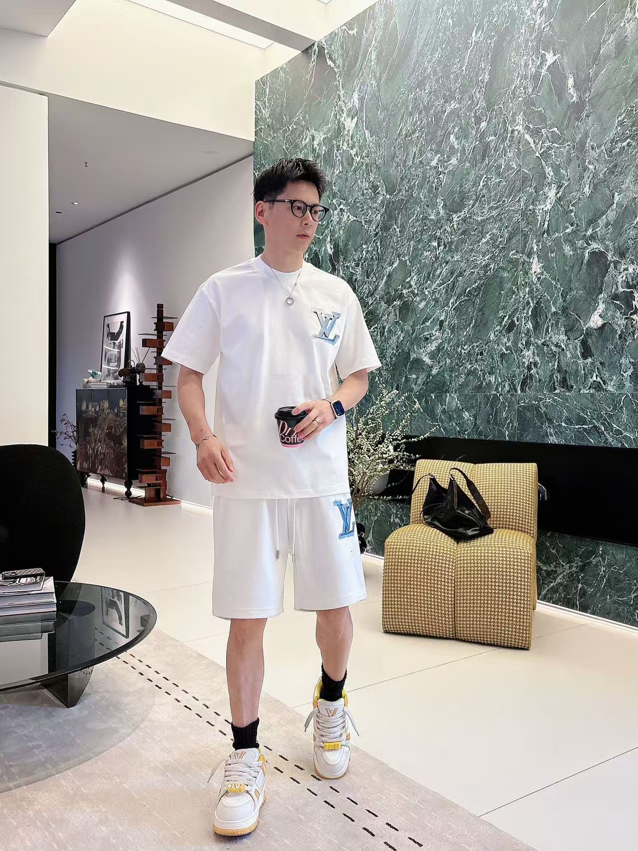 LV * 𝟐6𝐬s 春夏 短袖套装 （可分开） 微宽松版型 品牌经典LOGO 工艺精致 100%纯棉 休