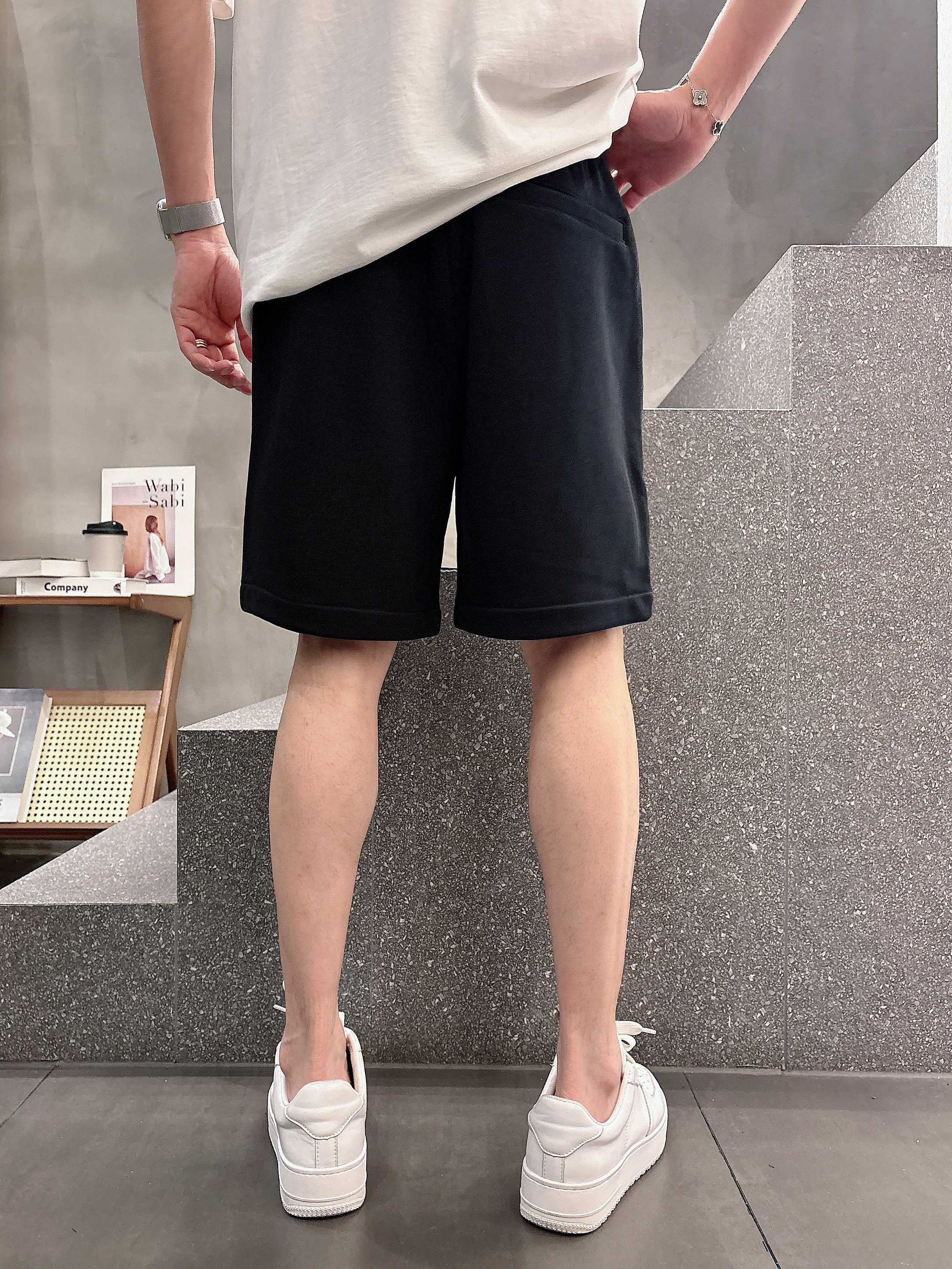 古驰* 𝟐6𝐬s 春夏休闲短裤 定制面料 手绘定制标 品牌经典LOGO 工艺精致 休闲百搭 【𝐒𝐢𝐳𝐞：