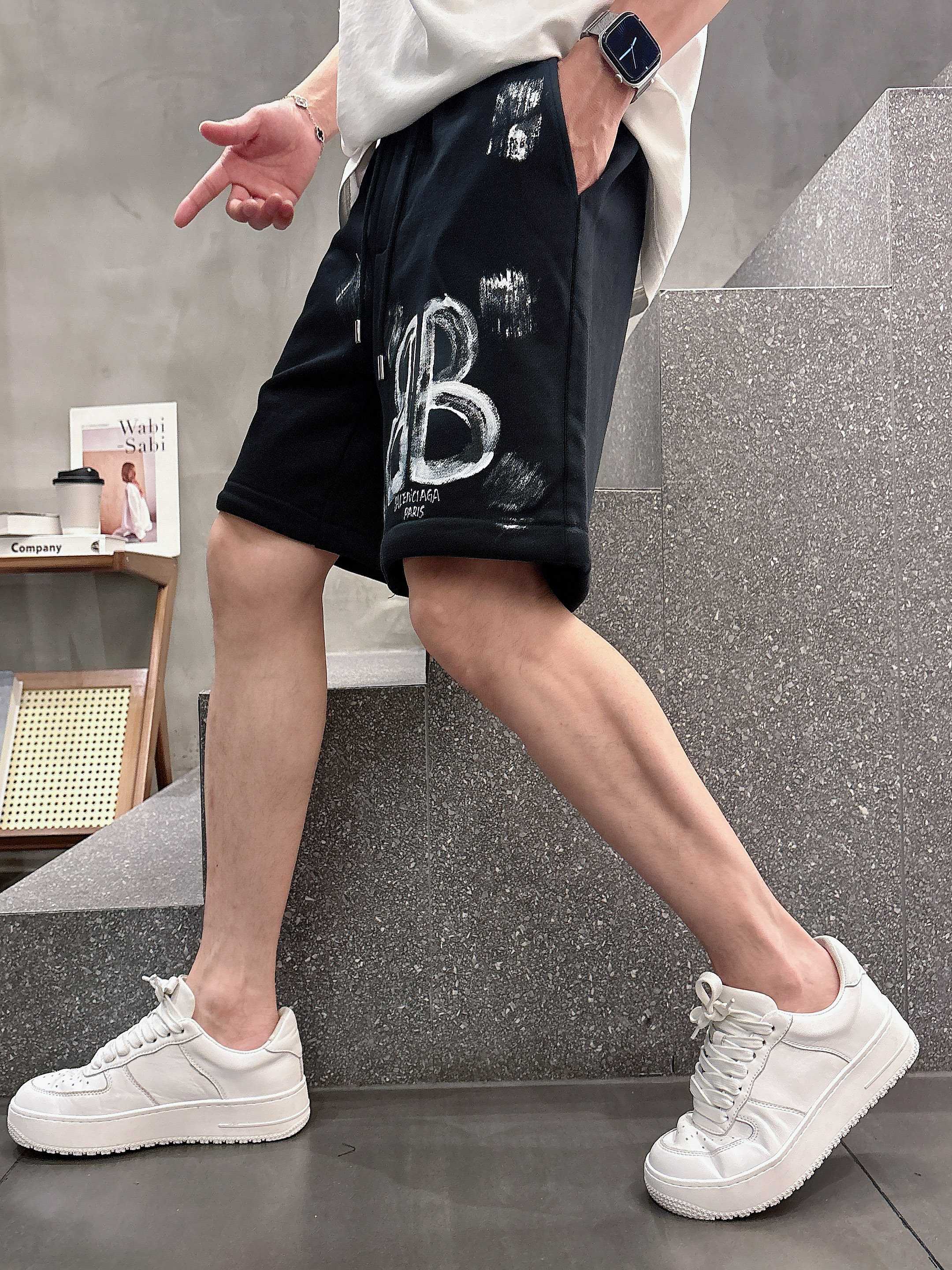巴黎世家* 𝟐6𝐬s 春夏休闲短裤 定制面料 手绘定制标 品牌经典LOGO 工艺精致 休闲百搭 【𝐒𝐢𝐳
