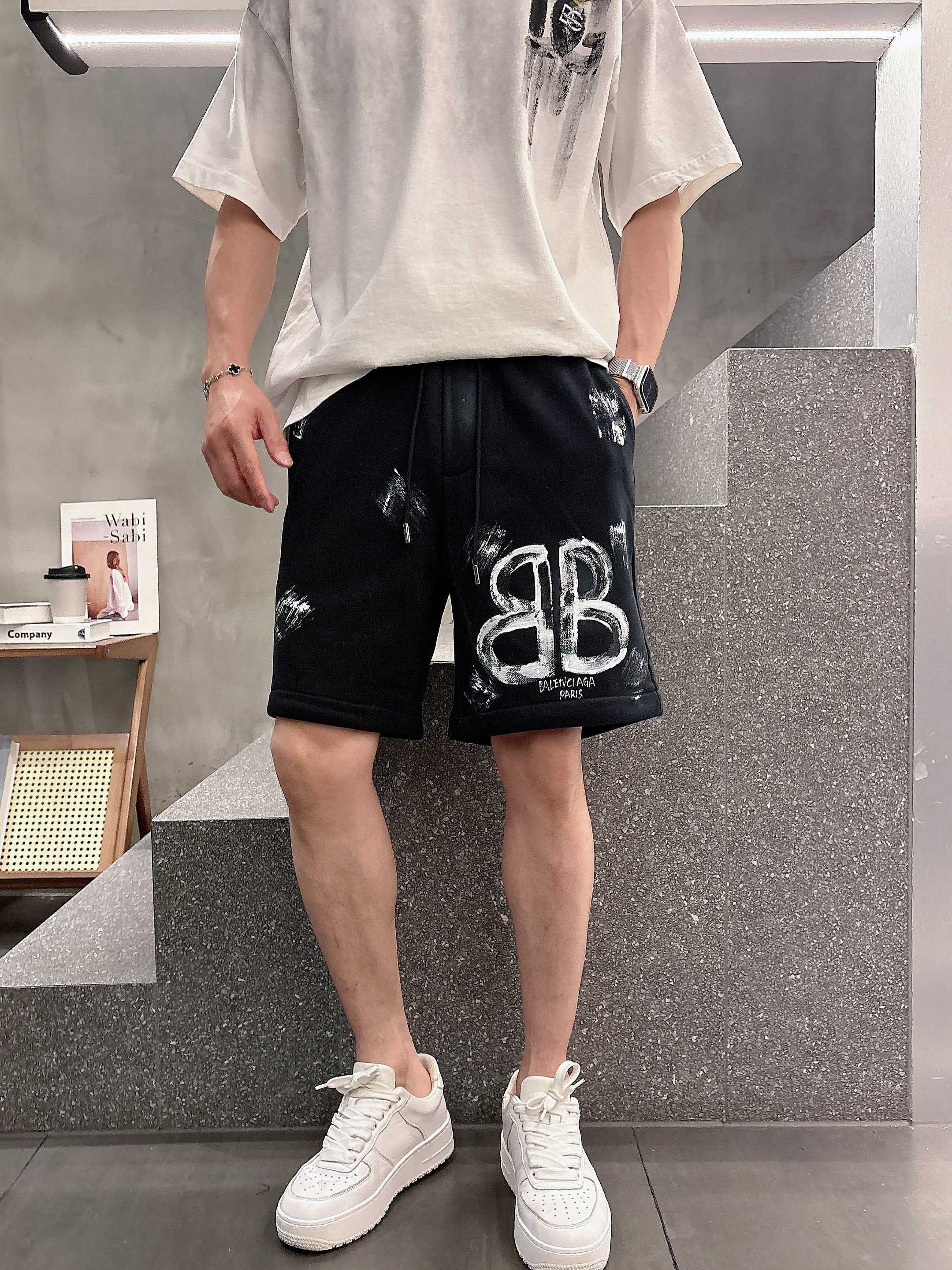 巴黎世家* 𝟐6𝐬s 春夏休闲短裤 定制面料 手绘定制标 品牌经典LOGO 工艺精致 休闲百搭 【𝐒𝐢𝐳