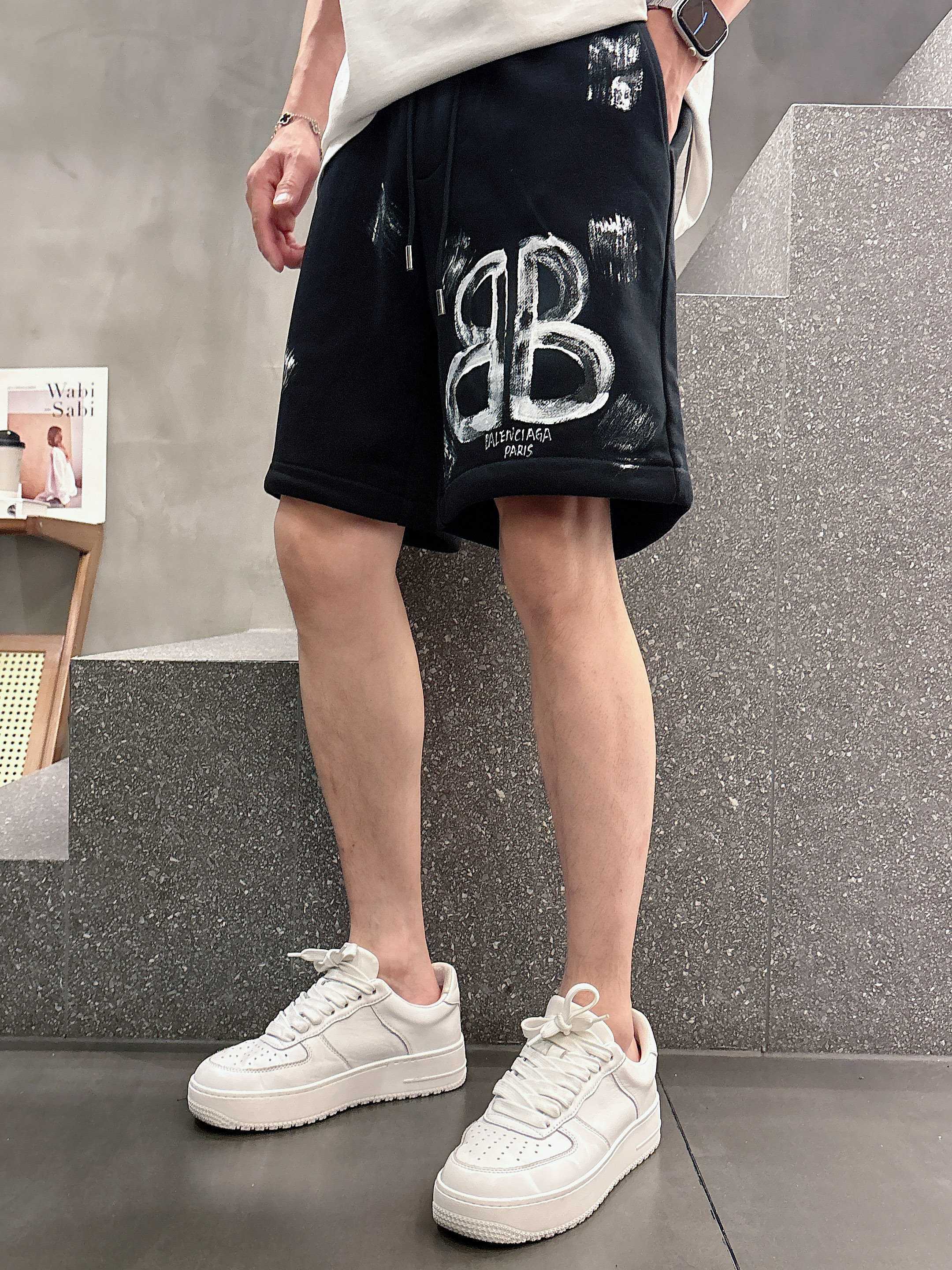 巴黎世家* 𝟐6𝐬s 春夏休闲短裤 定制面料 手绘定制标 品牌经典LOGO 工艺精致 休闲百搭 【𝐒𝐢𝐳