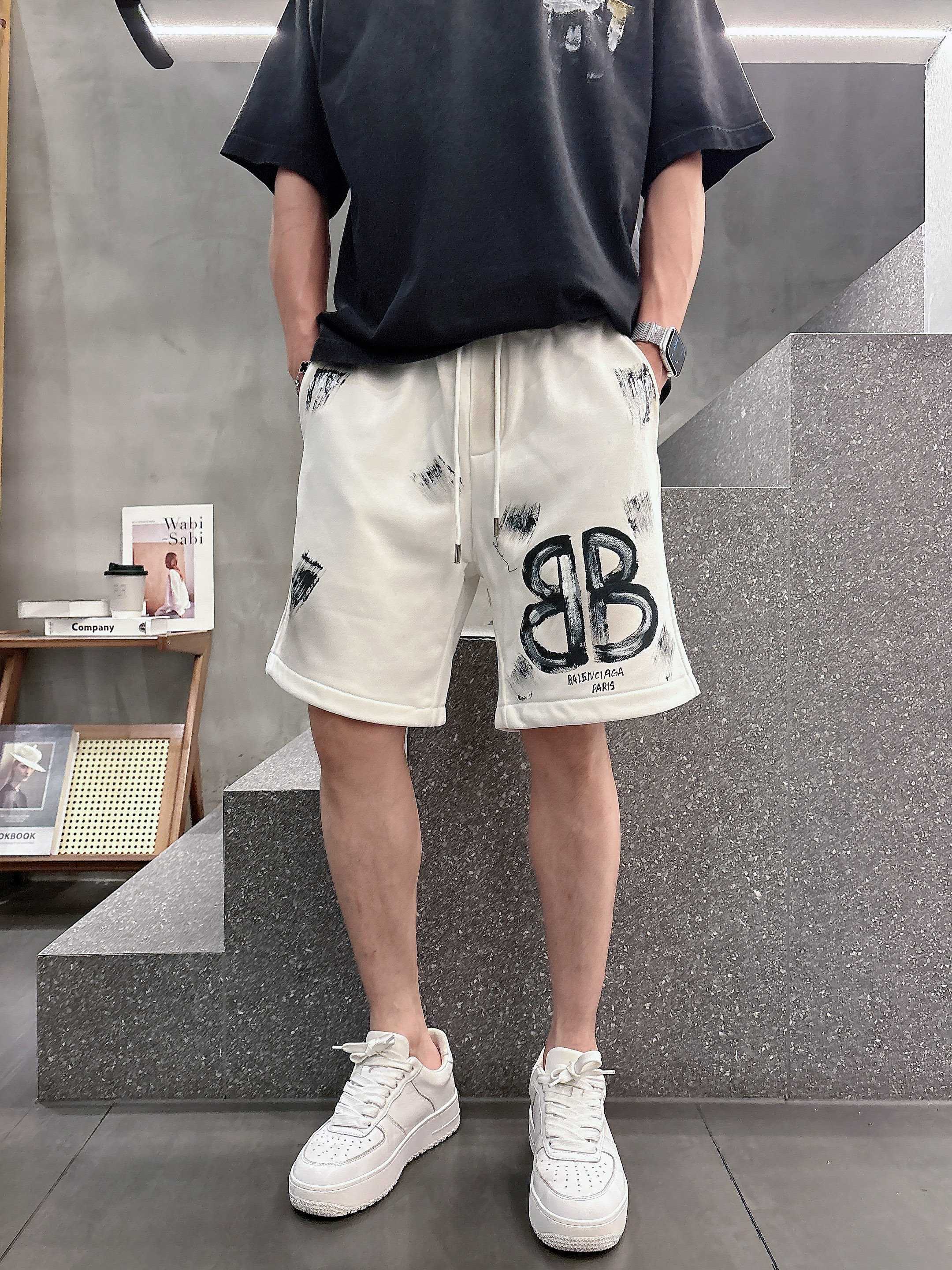 巴黎世家* 𝟐6𝐬s 春夏休闲短裤 定制面料 手绘定制标 品牌经典LOGO 工艺精致 休闲百搭 【𝐒𝐢𝐳