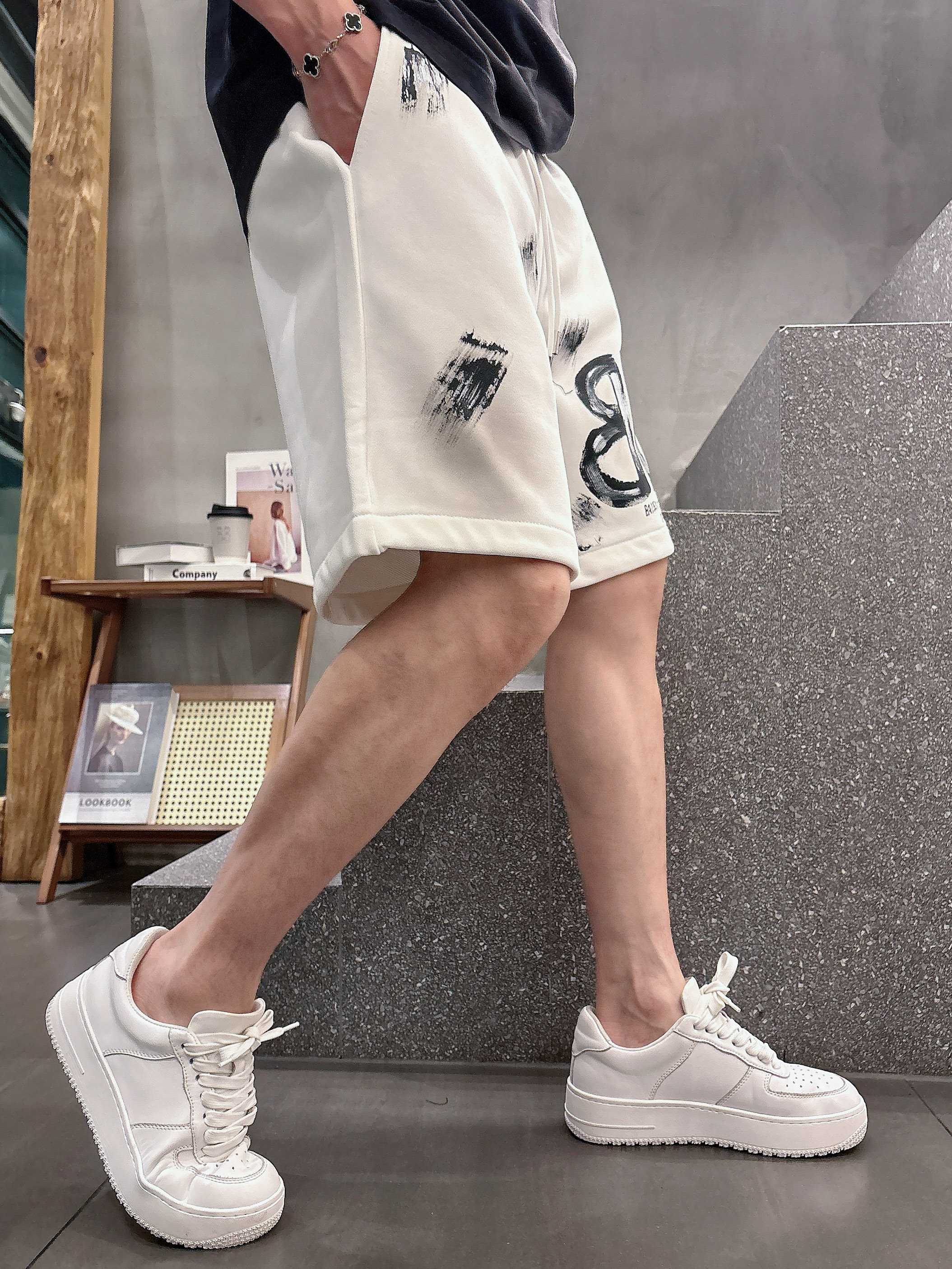 巴黎世家* 𝟐6𝐬s 春夏休闲短裤 定制面料 手绘定制标 品牌经典LOGO 工艺精致 休闲百搭 【𝐒𝐢𝐳