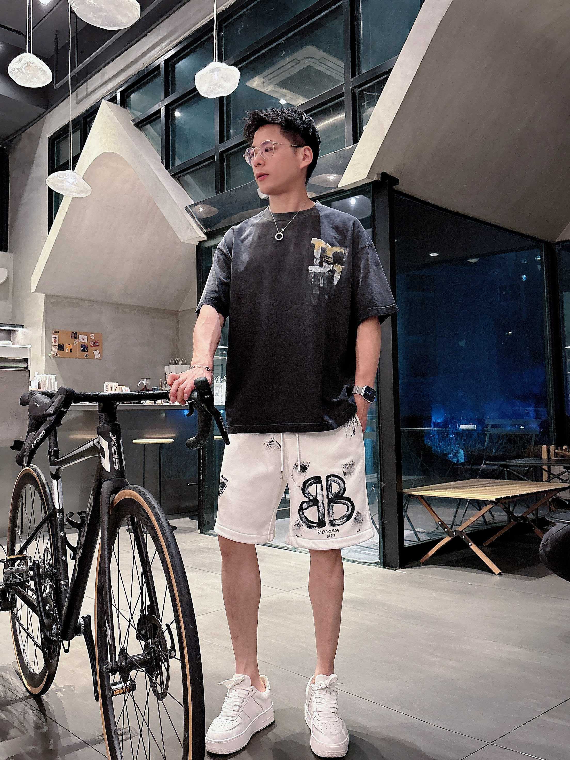 巴黎世家* 𝟐6𝐬s 春夏休闲短裤 定制面料 手绘定制标 品牌经典LOGO 工艺精致 休闲百搭 【𝐒𝐢𝐳