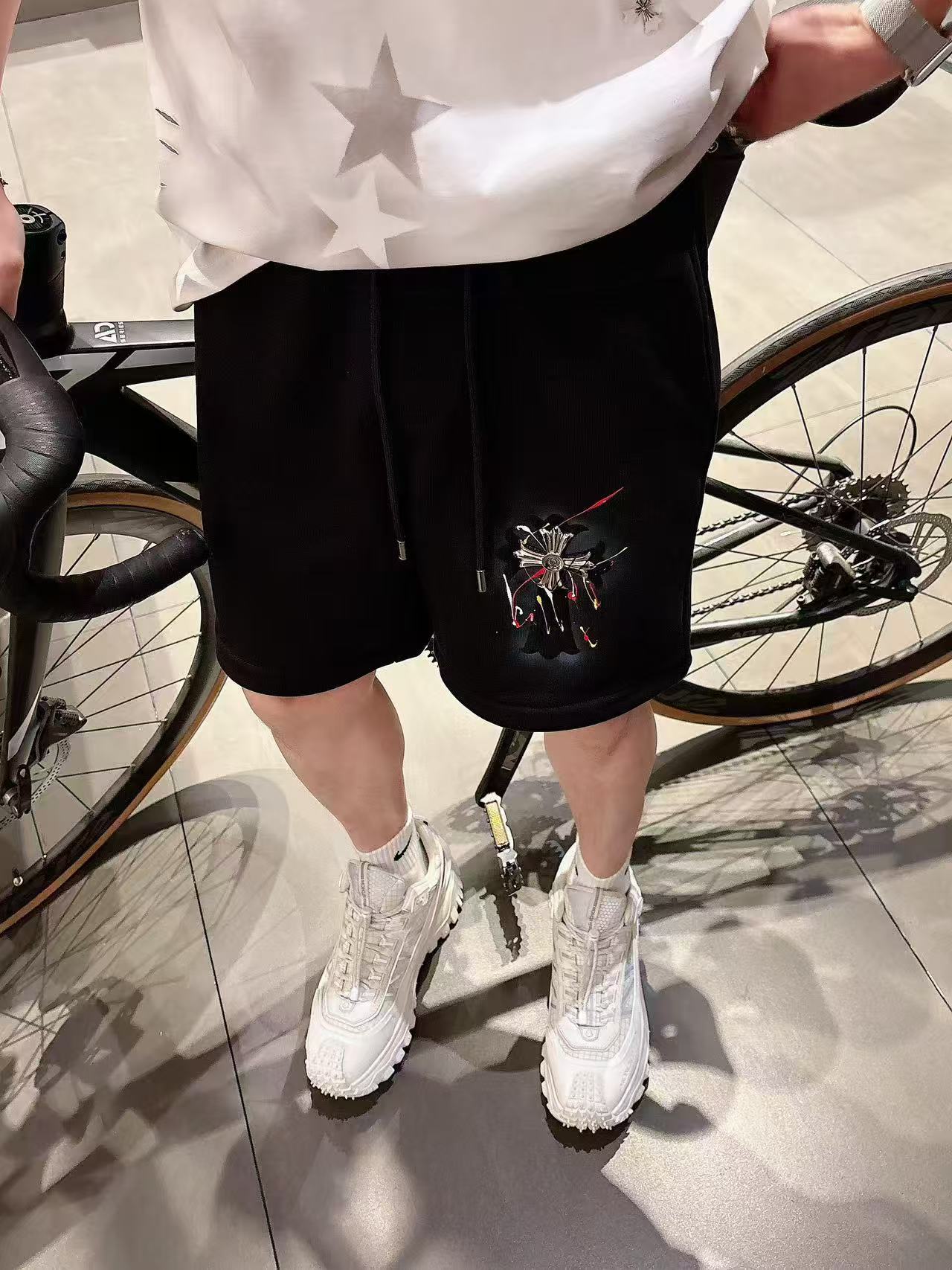 克罗心* 𝟐6𝐬s 春夏休闲短裤 定制面料 手绘定制标 品牌经典LOGO 工艺精致 休闲百搭 【𝐒𝐢𝐳𝐞