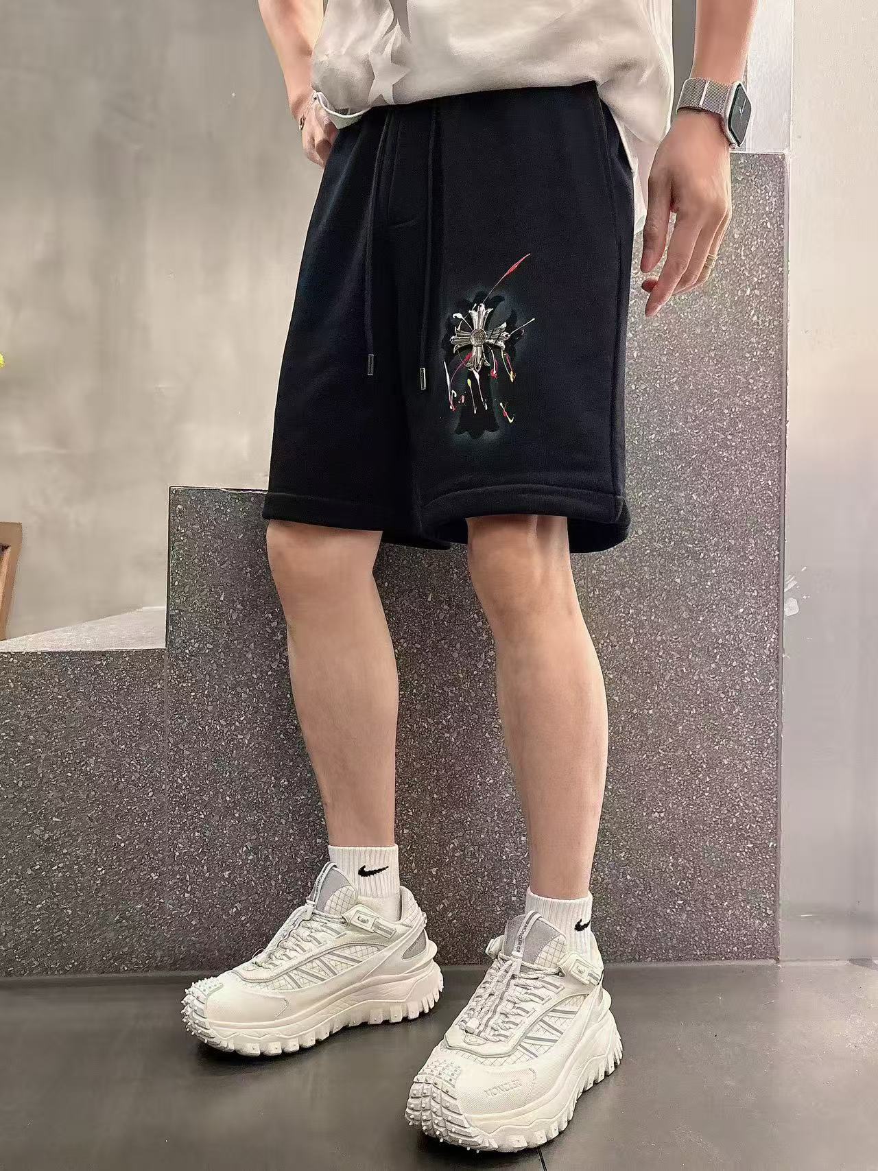 克罗心* 𝟐6𝐬s 春夏休闲短裤 定制面料 手绘定制标 品牌经典LOGO 工艺精致 休闲百搭 【𝐒𝐢𝐳𝐞