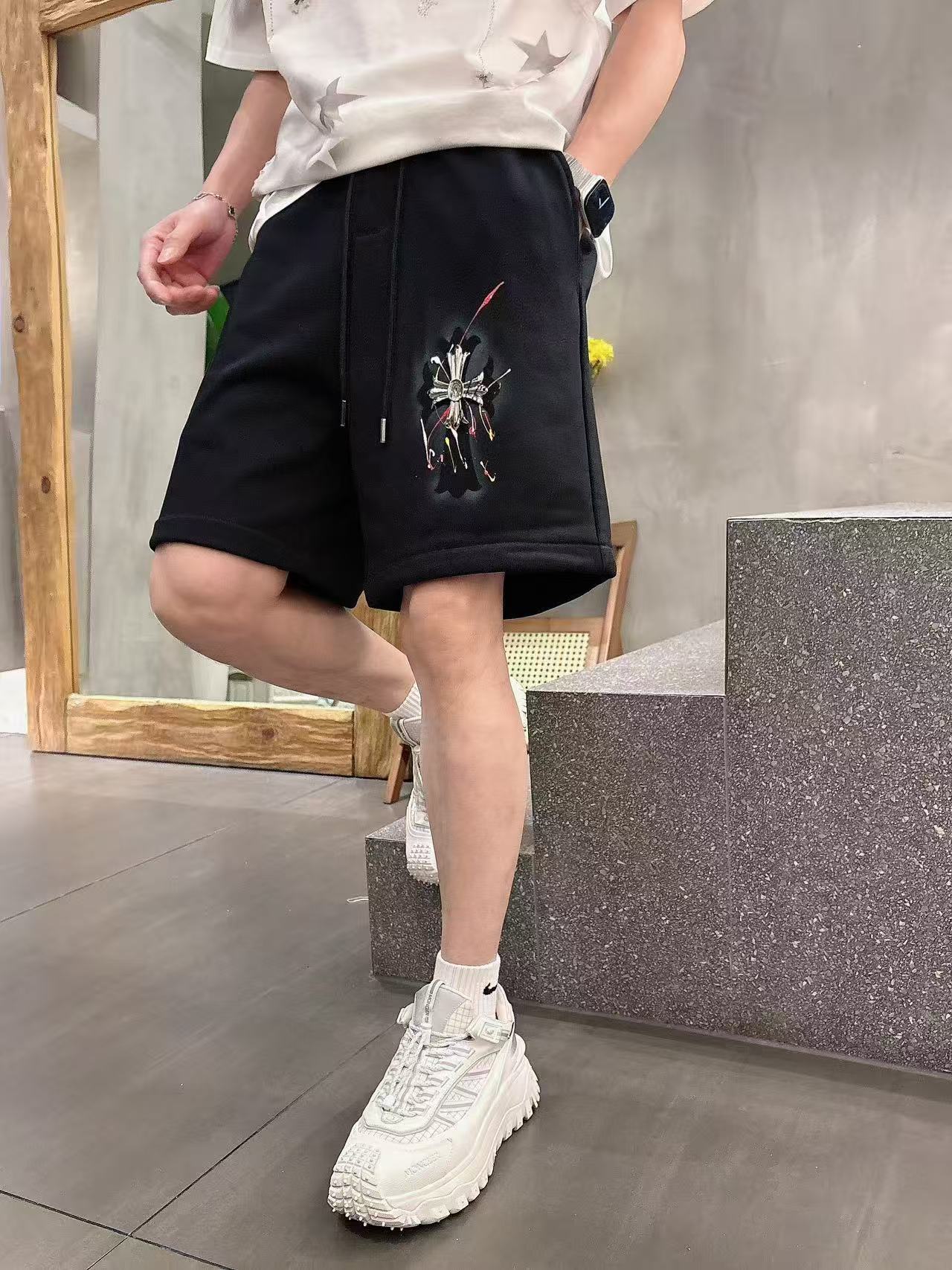 克罗心* 𝟐6𝐬s 春夏休闲短裤 定制面料 手绘定制标 品牌经典LOGO 工艺精致 休闲百搭 【𝐒𝐢𝐳𝐞