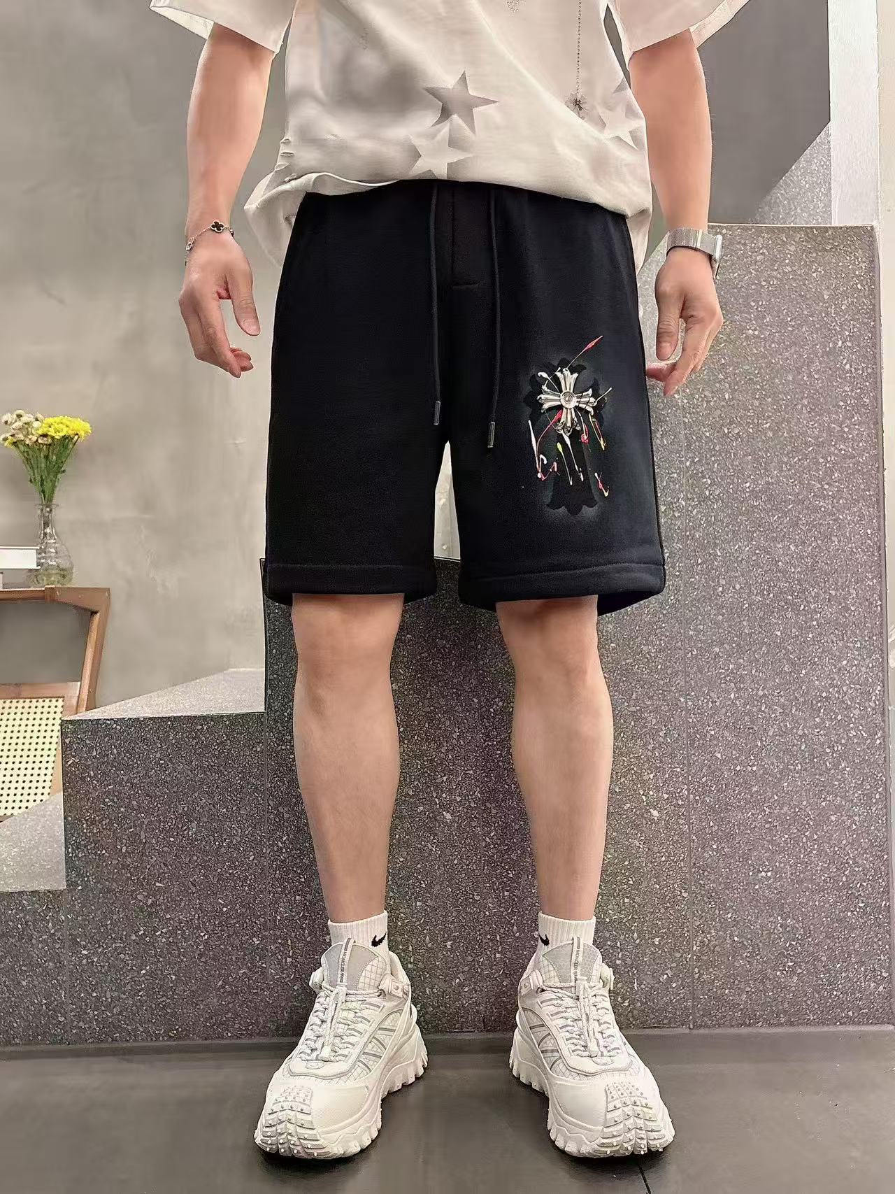 克罗心* 𝟐6𝐬s 春夏休闲短裤 定制面料 手绘定制标 品牌经典LOGO 工艺精致 休闲百搭 【𝐒𝐢𝐳𝐞