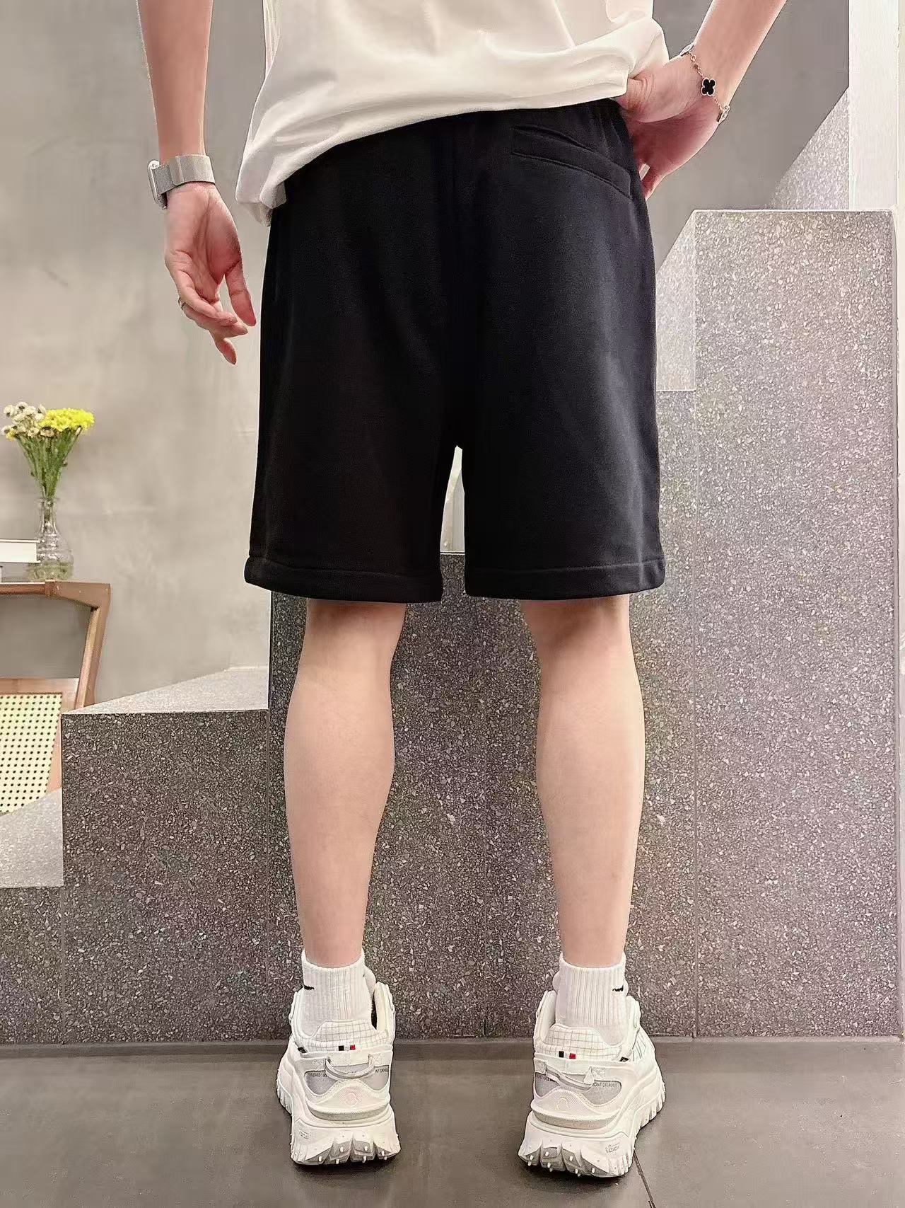 克罗心* 𝟐6𝐬s 春夏休闲短裤 定制面料 手绘定制标 品牌经典LOGO 工艺精致 休闲百搭 【𝐒𝐢𝐳𝐞