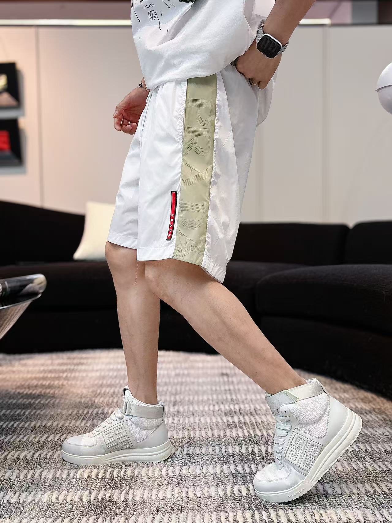 普拉达* 𝟐6𝐬s 春夏休闲速干短裤 定制面料 定制标 品牌经典LOGO 工艺精致 休闲百搭 【𝐒𝐢𝐳𝐞